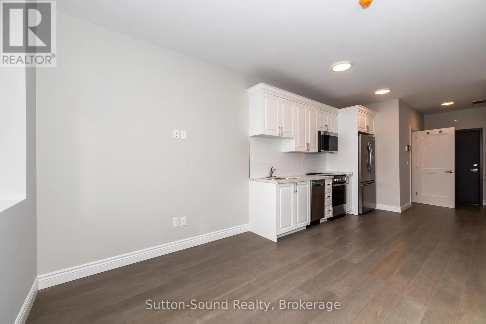 920 1ST AVENUE W