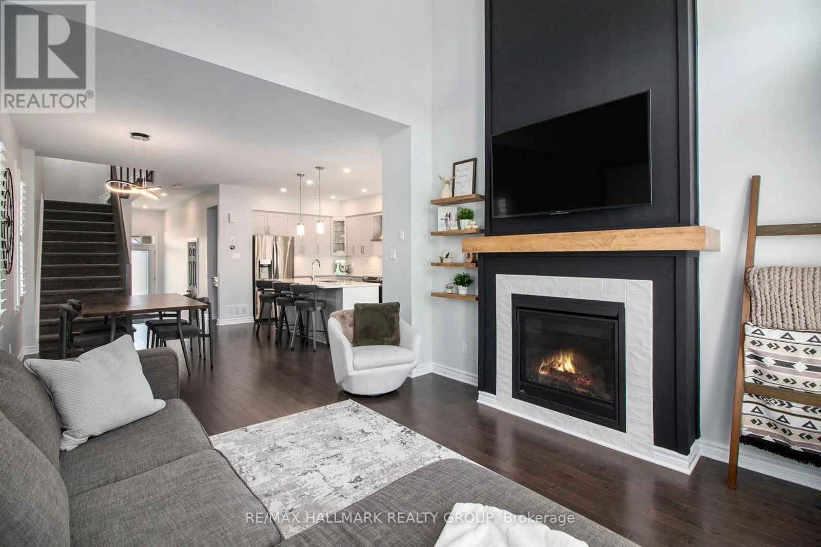 754 CAIRN CRESCENT