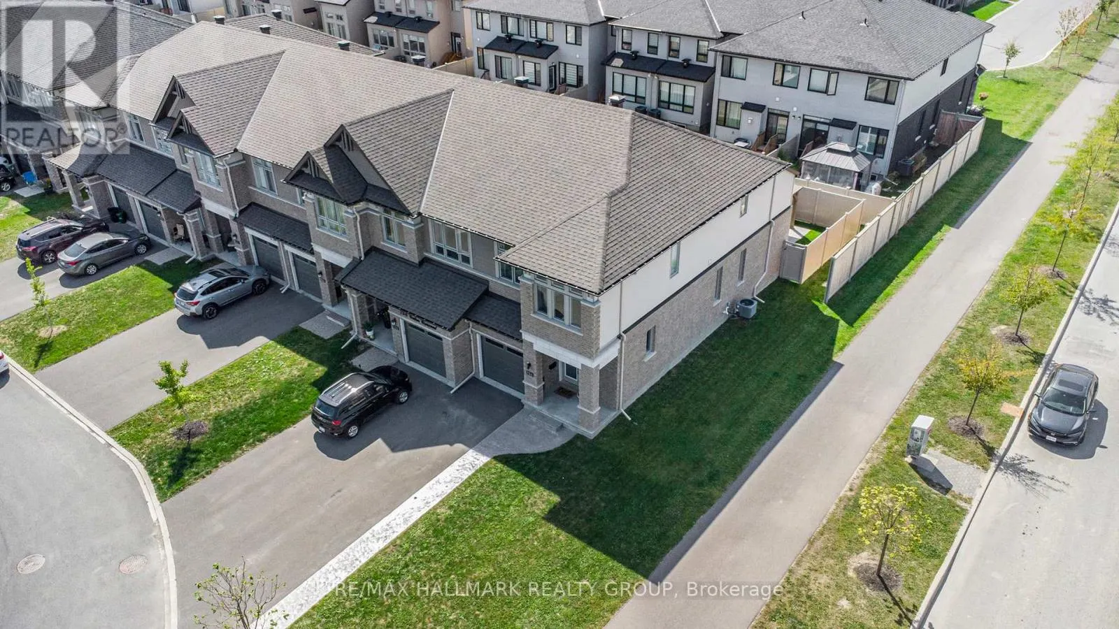754 CAIRN CRESCENT