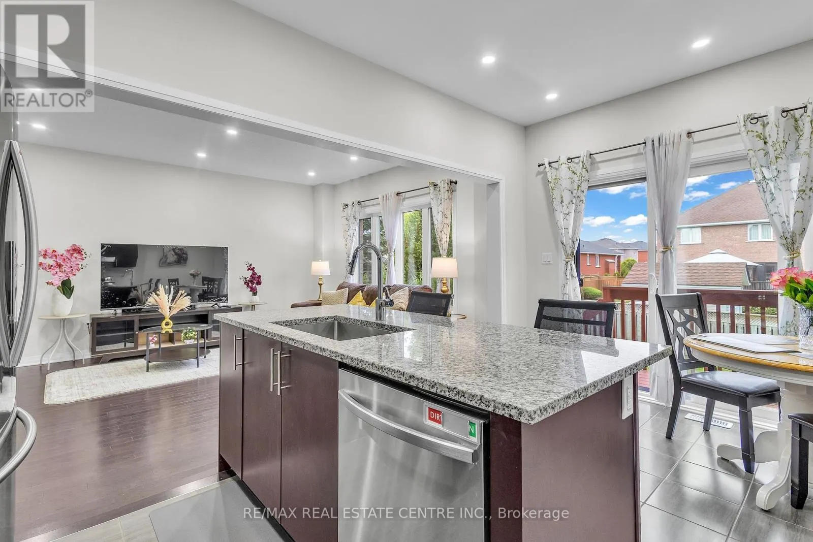 4 SLATER STREET