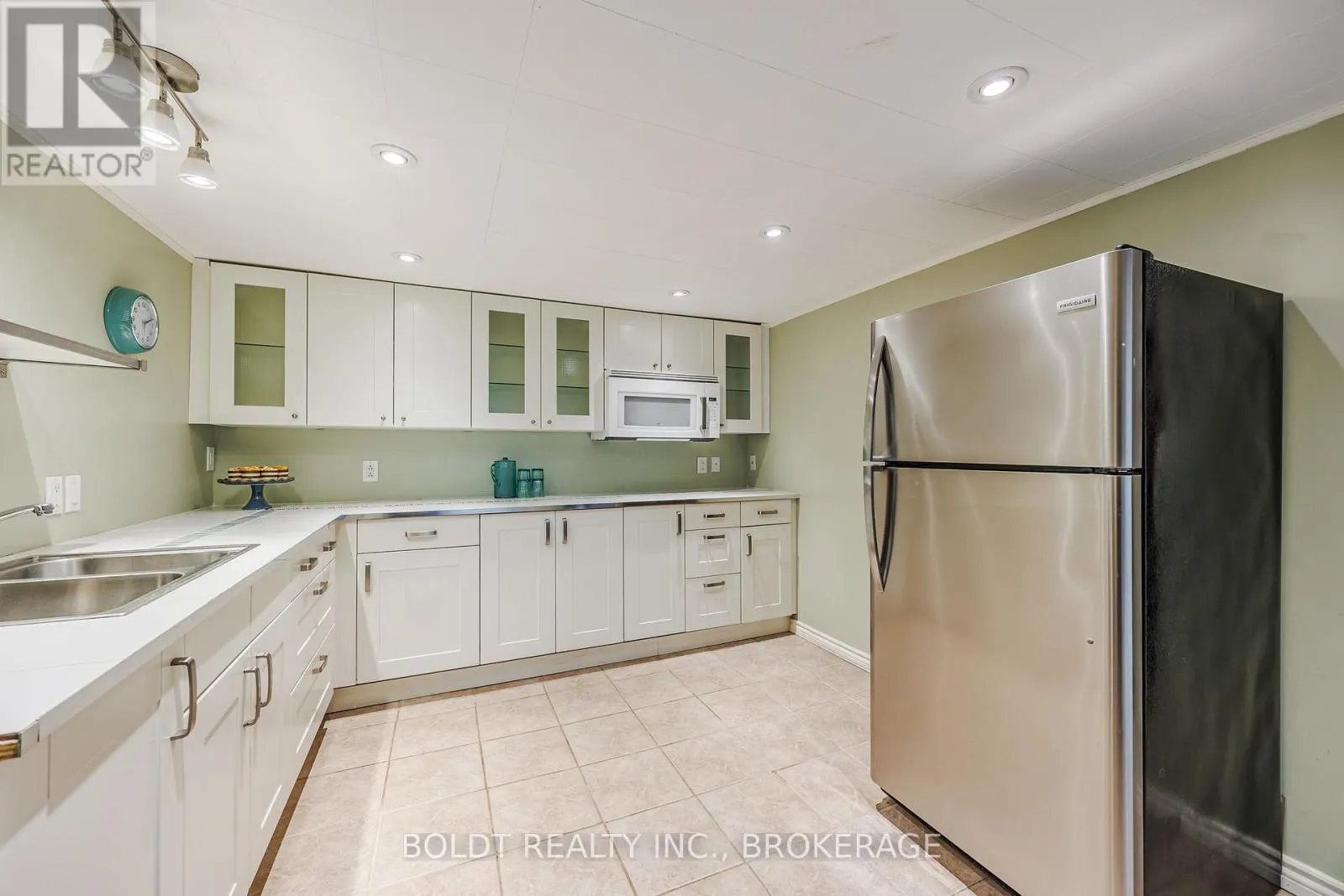 25 NEPTUNE DRIVE