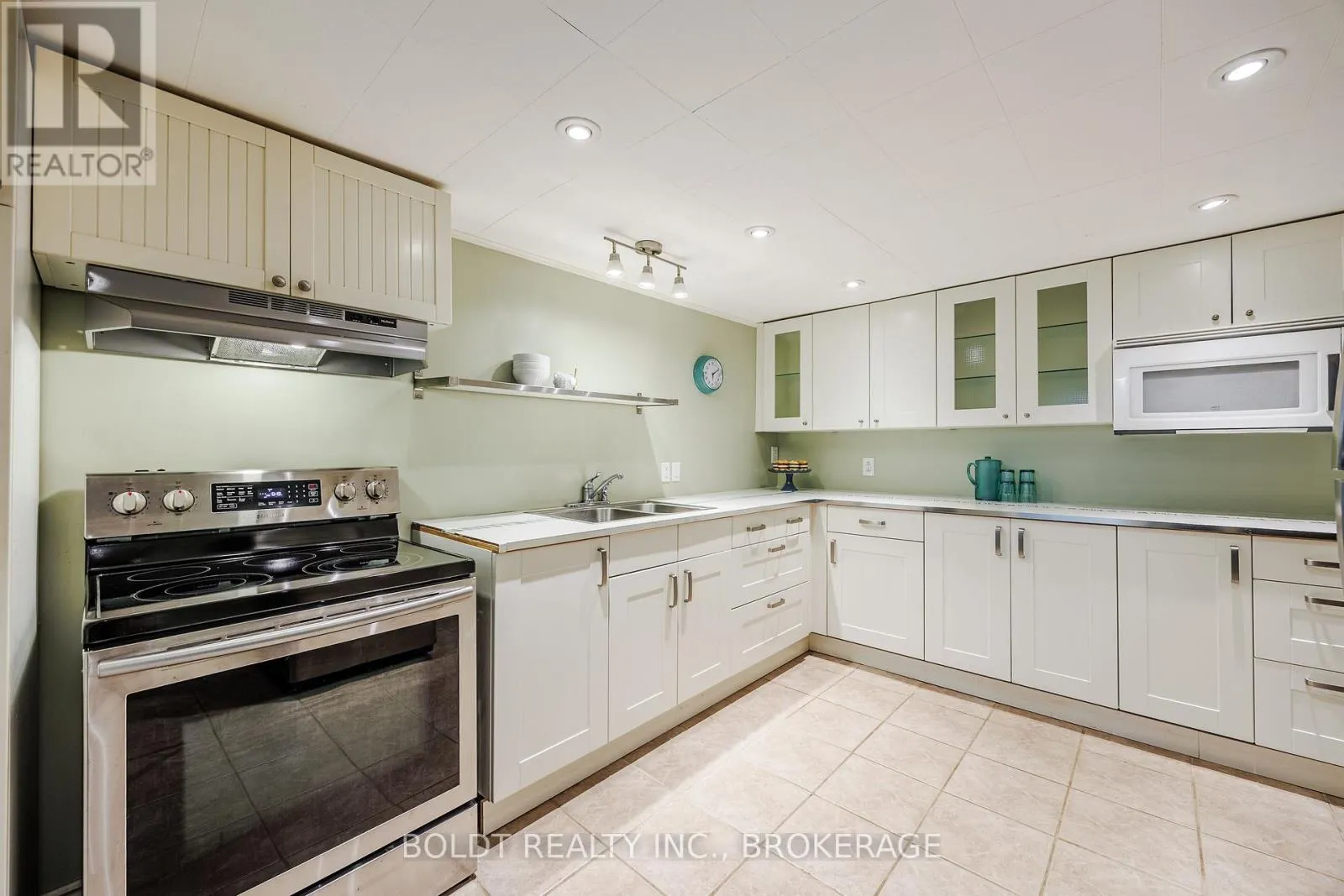 25 NEPTUNE DRIVE