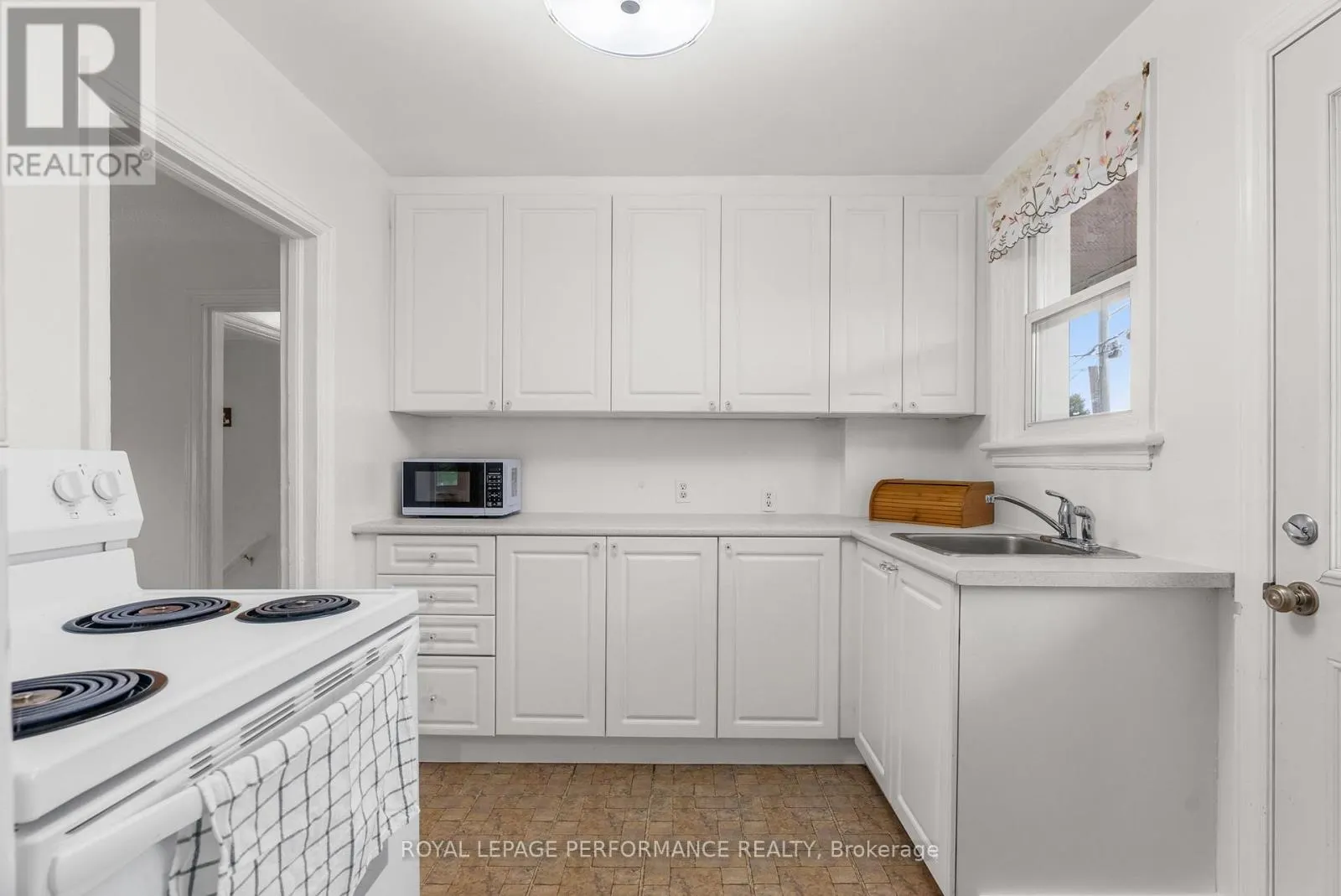 72 DAGMAR AVENUE