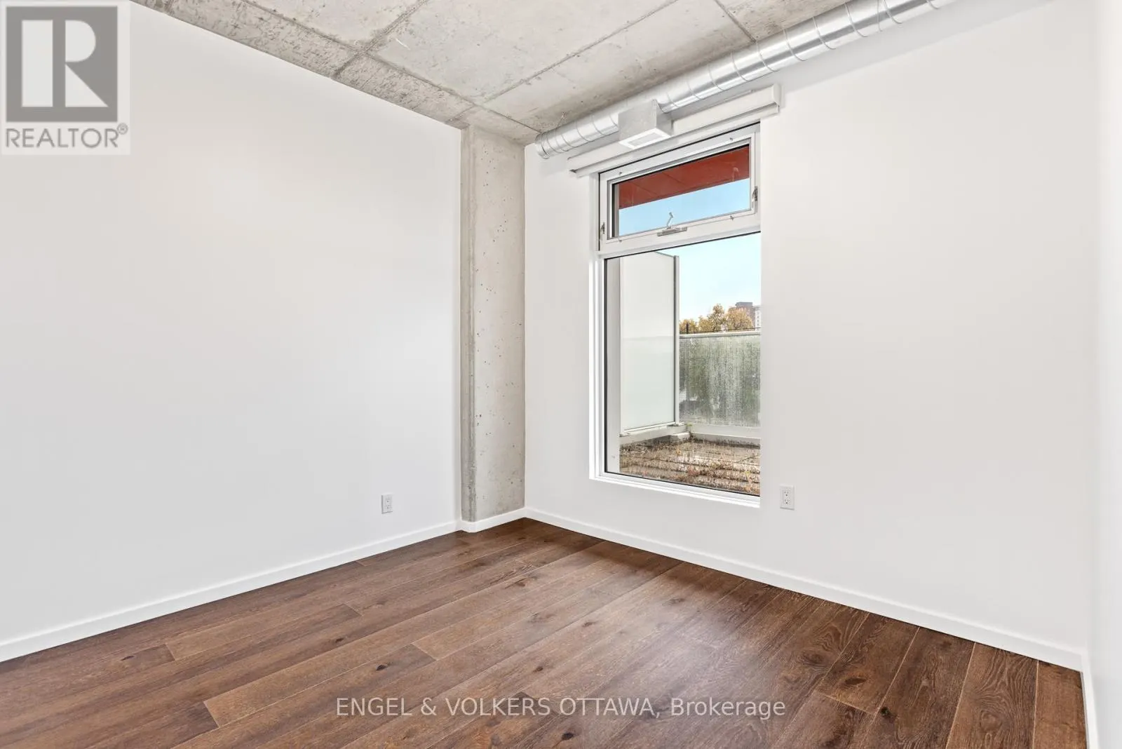 305 - 1000 WELLINGTON STREET W