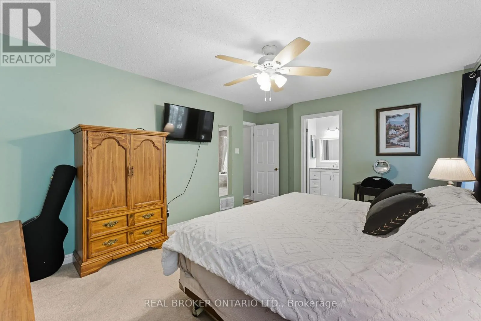 6 CANDOW CRESCENT