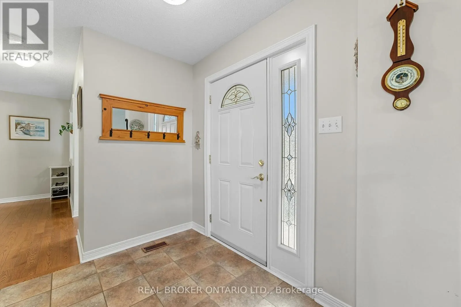 6 CANDOW CRESCENT