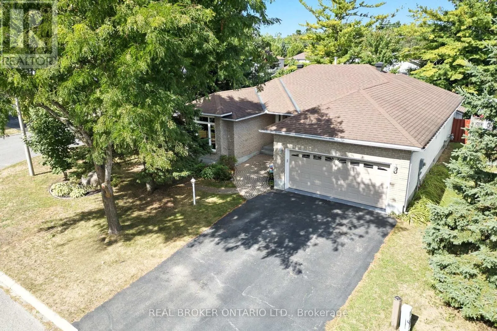 6 CANDOW CRESCENT