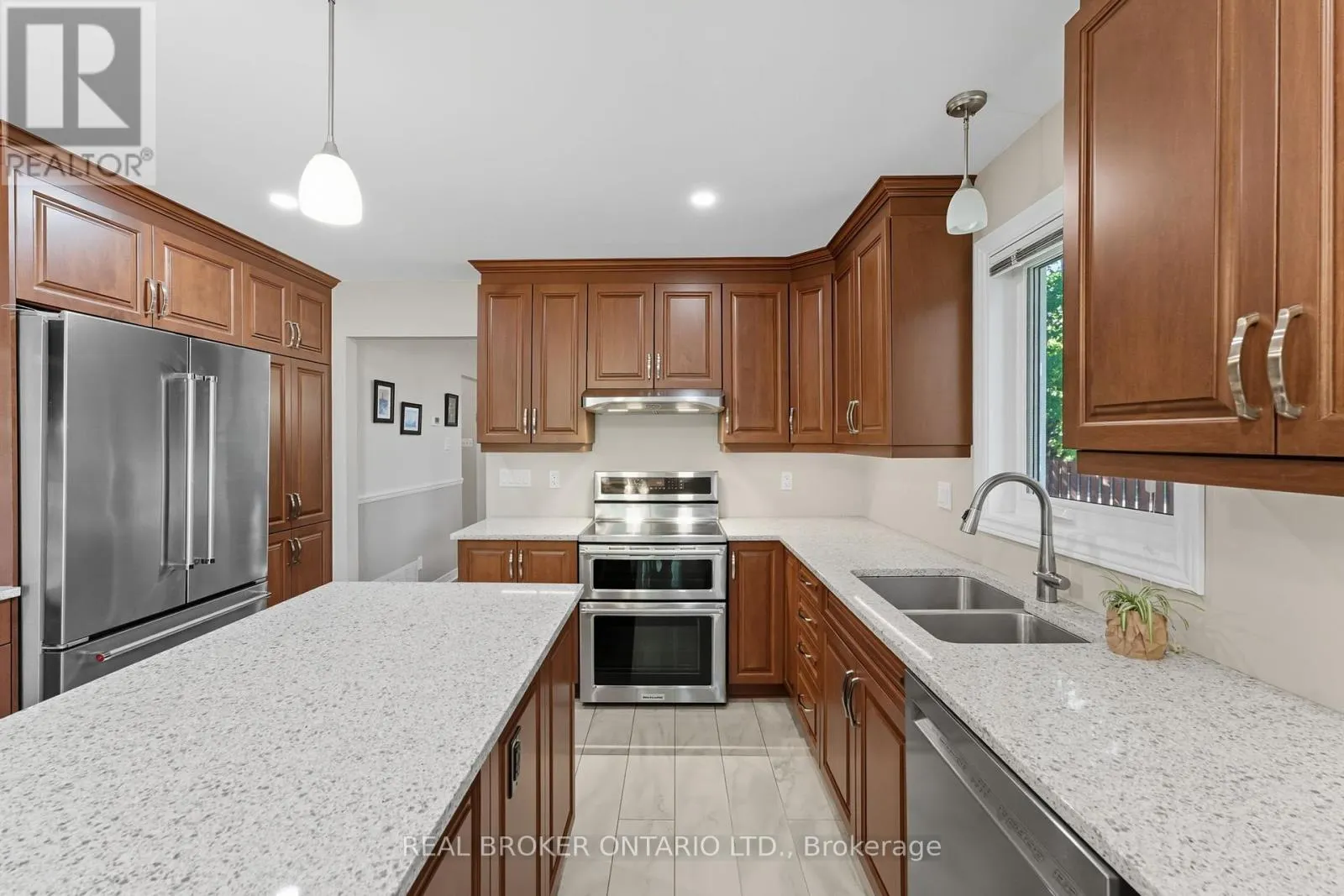 6 CANDOW CRESCENT