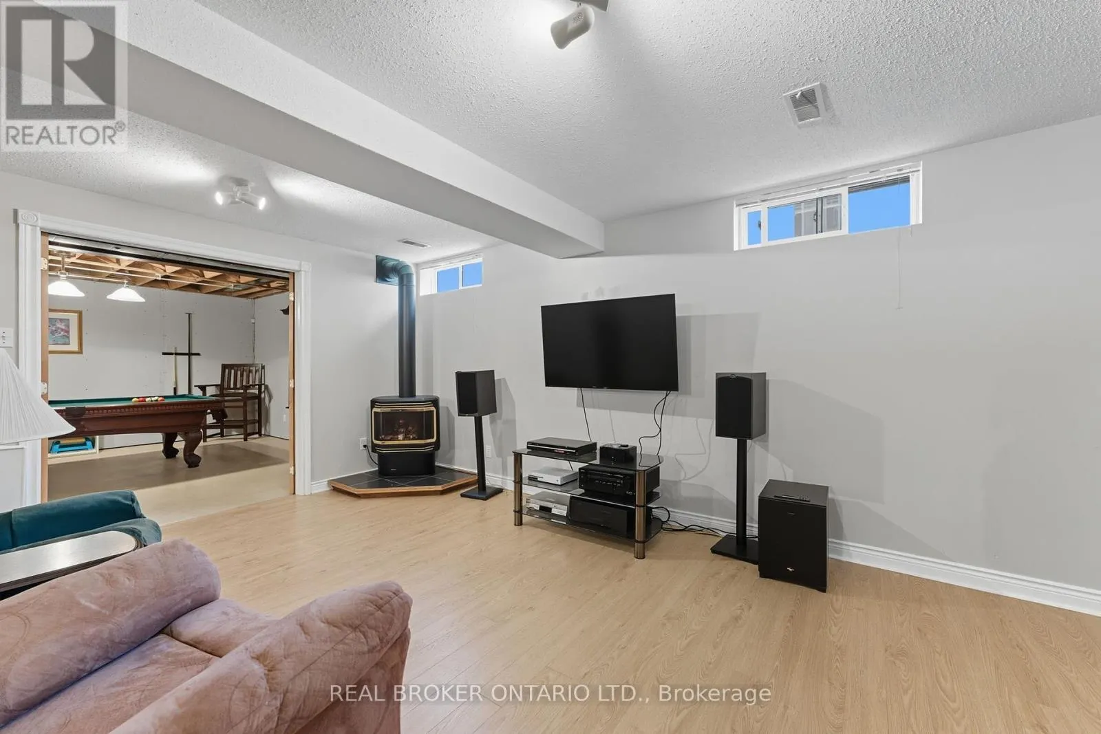 6 CANDOW CRESCENT