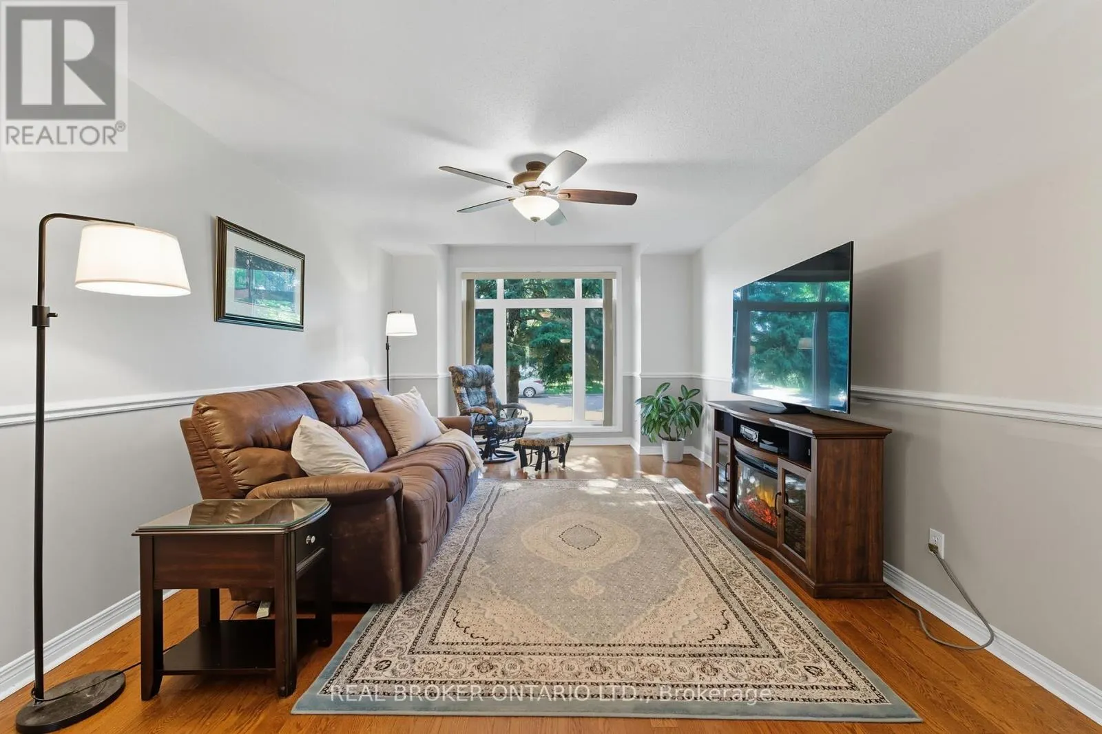 6 CANDOW CRESCENT