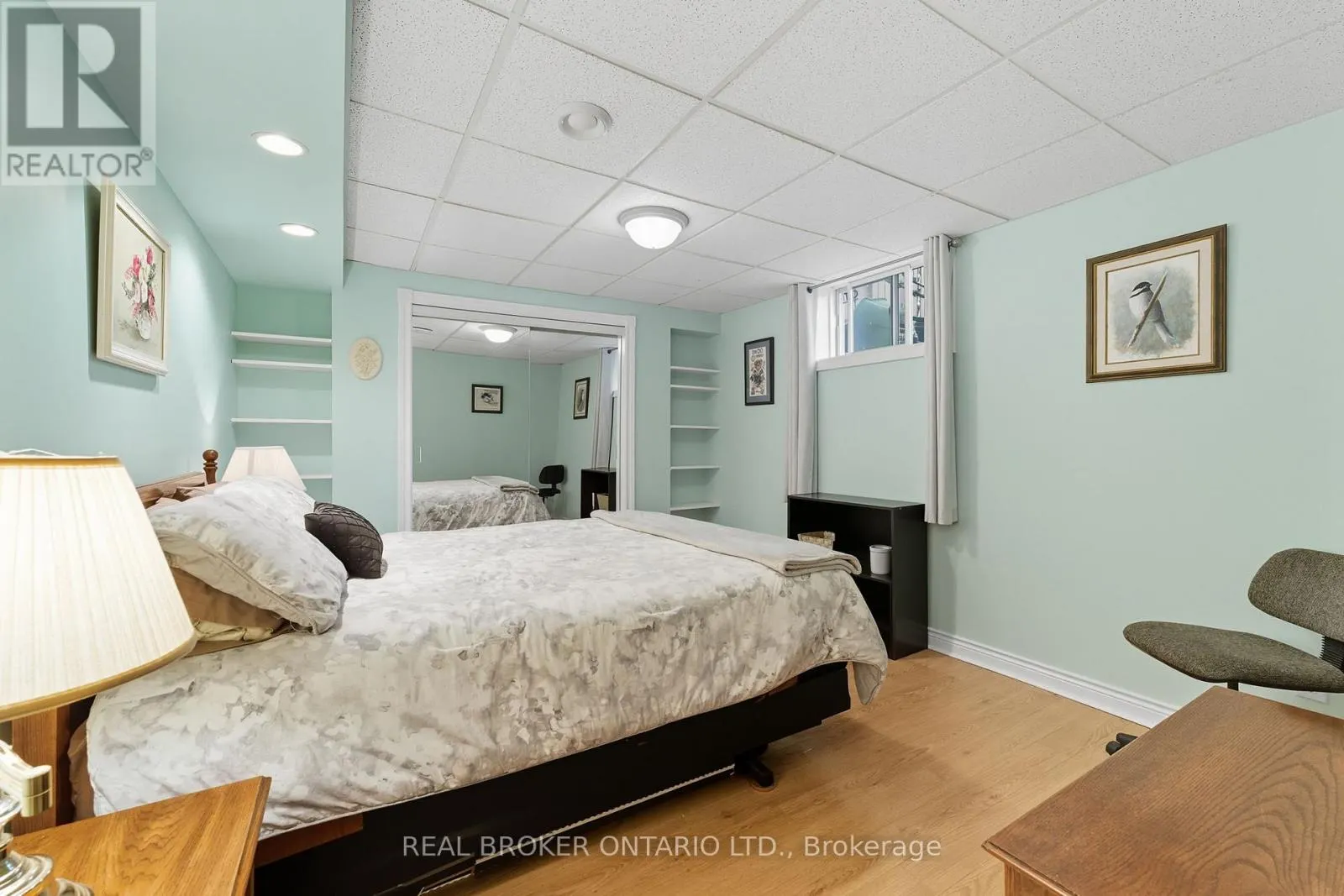 6 CANDOW CRESCENT