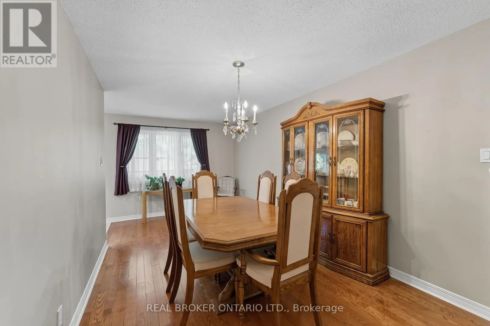 6 CANDOW CRESCENT