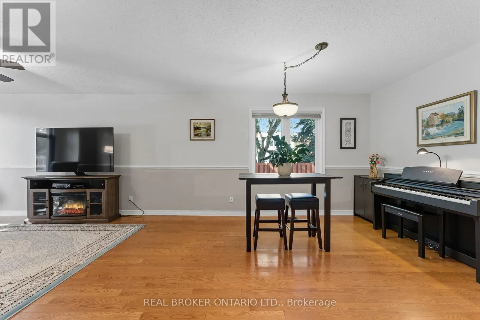 6 CANDOW CRESCENT