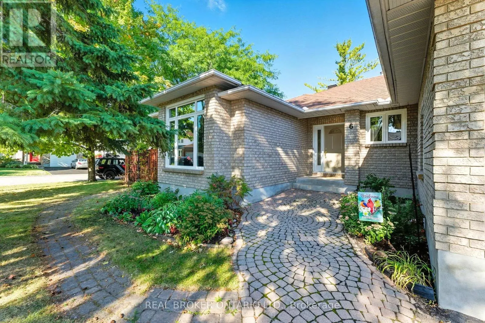 6 CANDOW CRESCENT