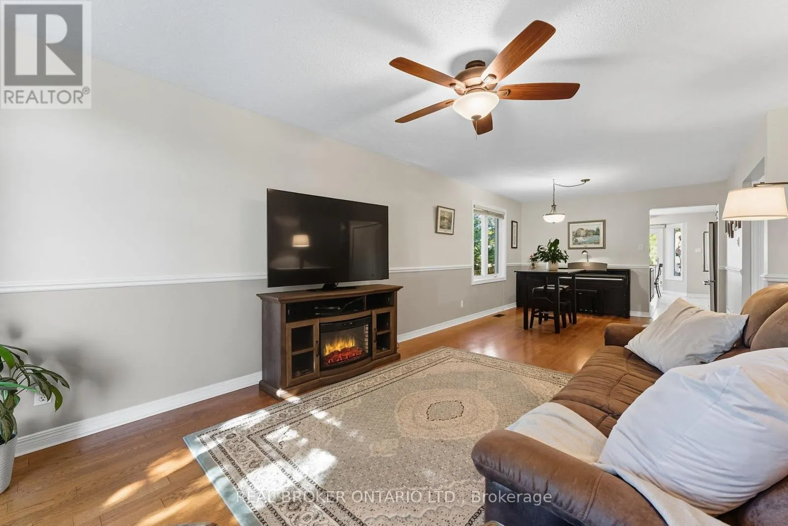 6 CANDOW CRESCENT