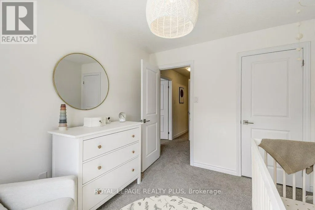 34 - 383 DUNDAS STREET E