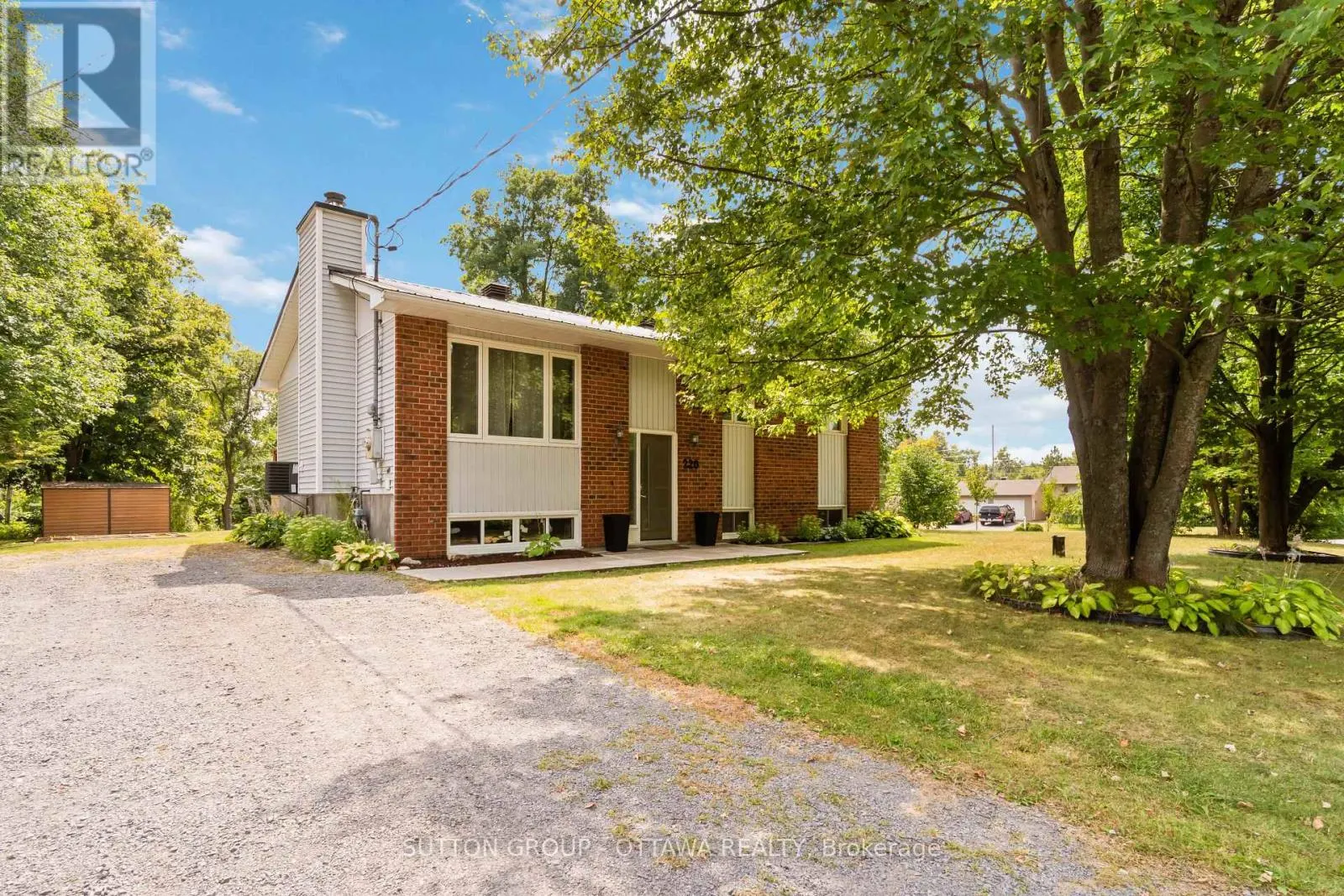 220 AGATHE STREET