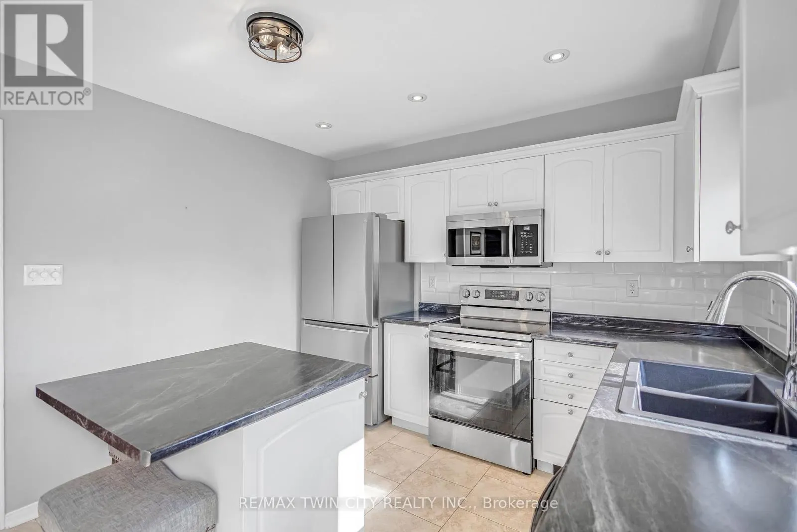 27 SHANTZ AVENUE