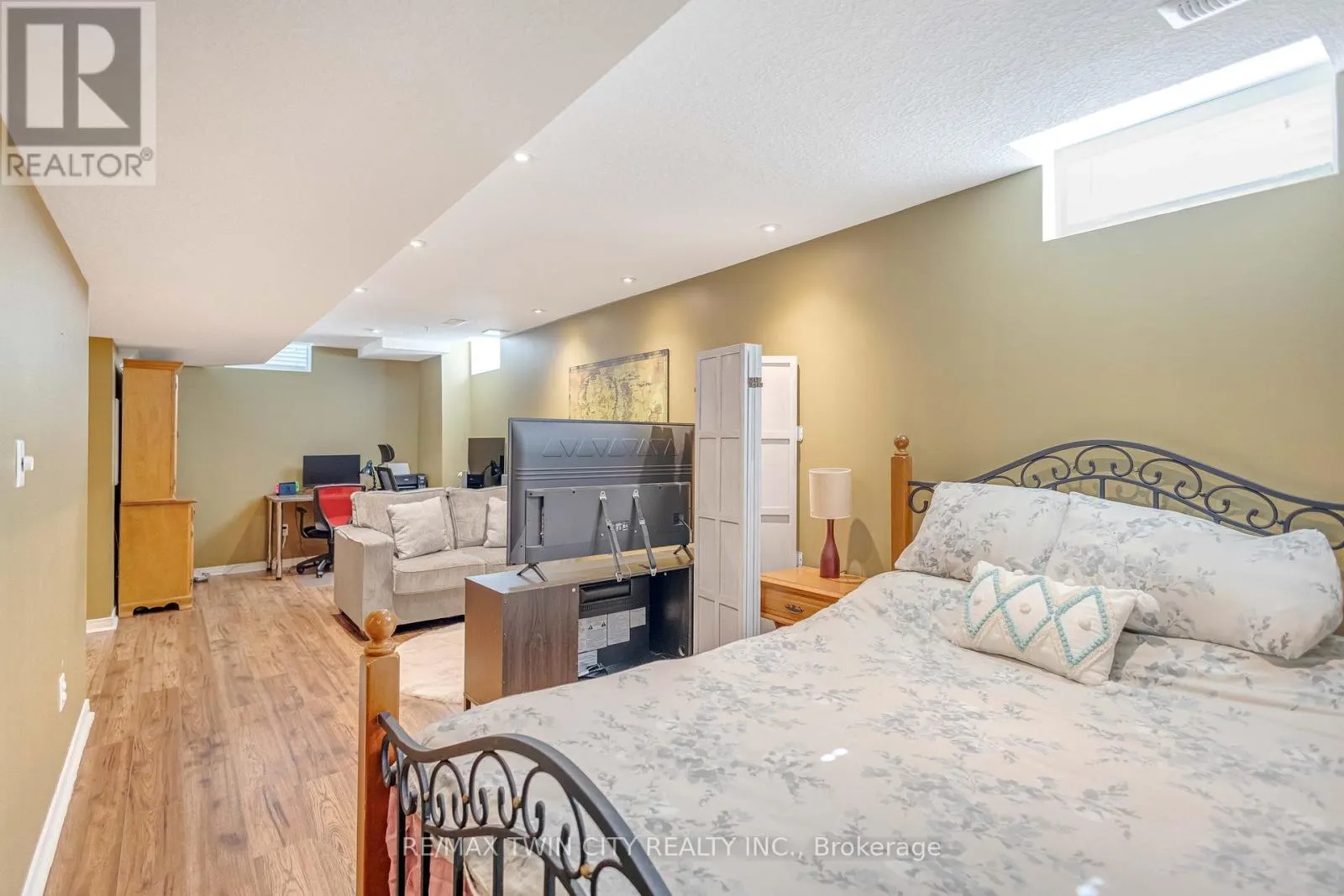 27 SHANTZ AVENUE