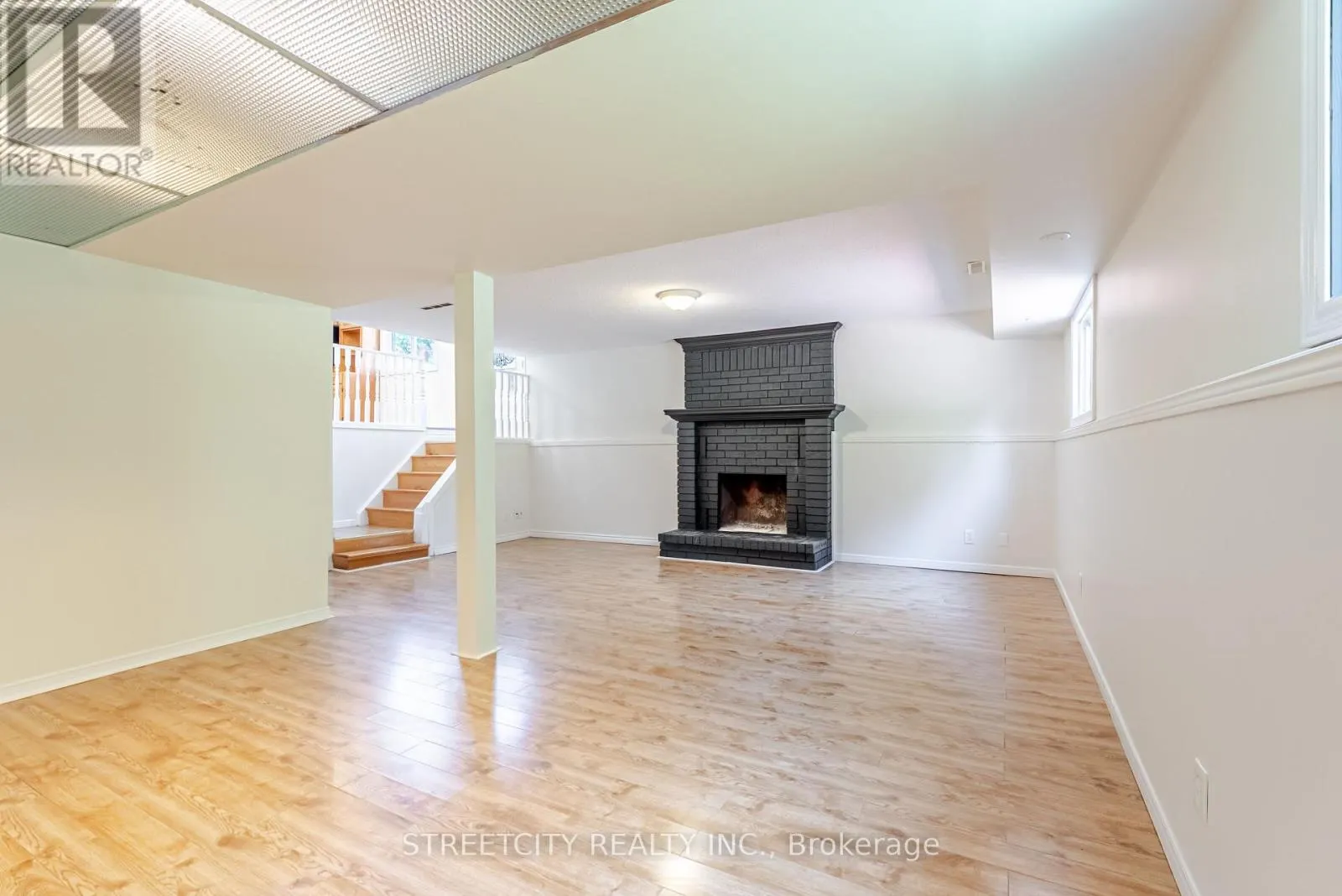 20 FAIRCHILD CRESCENT