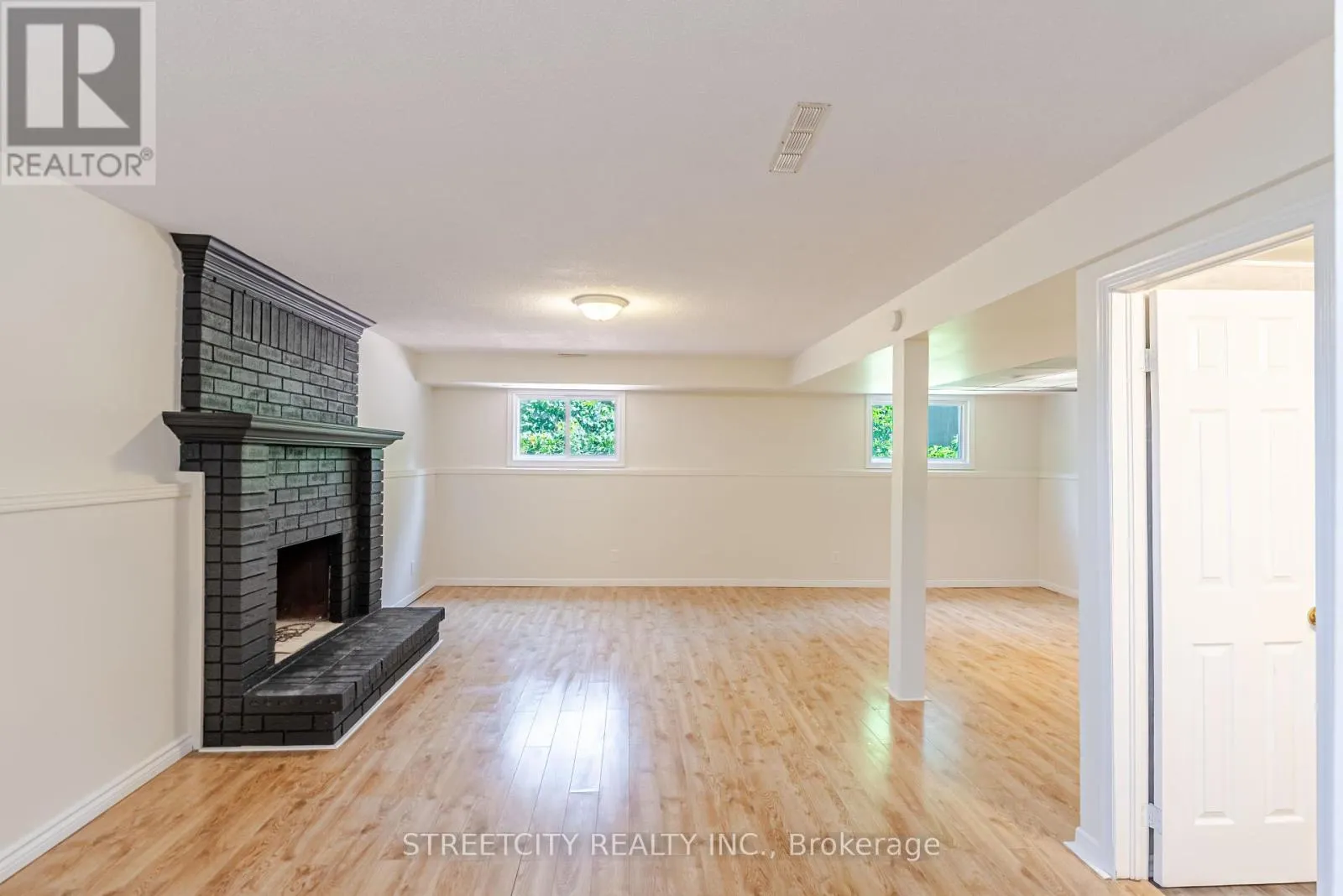 20 FAIRCHILD CRESCENT