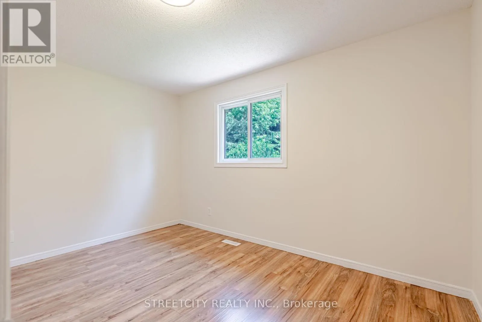 20 FAIRCHILD CRESCENT