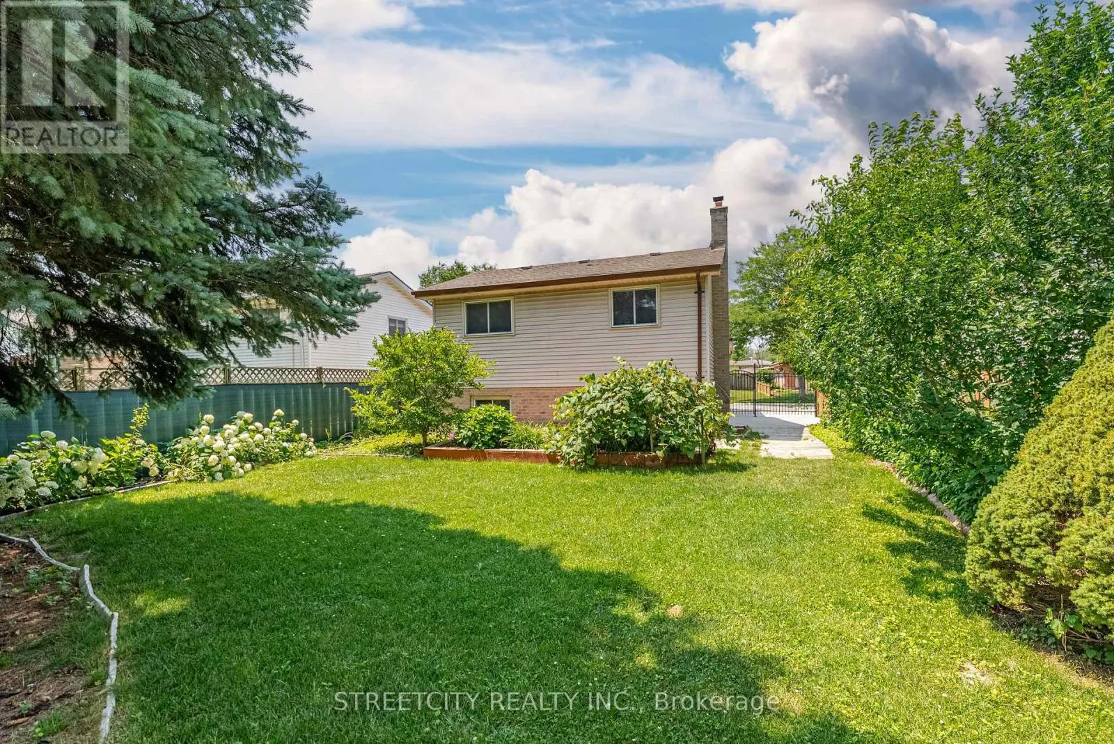 20 FAIRCHILD CRESCENT