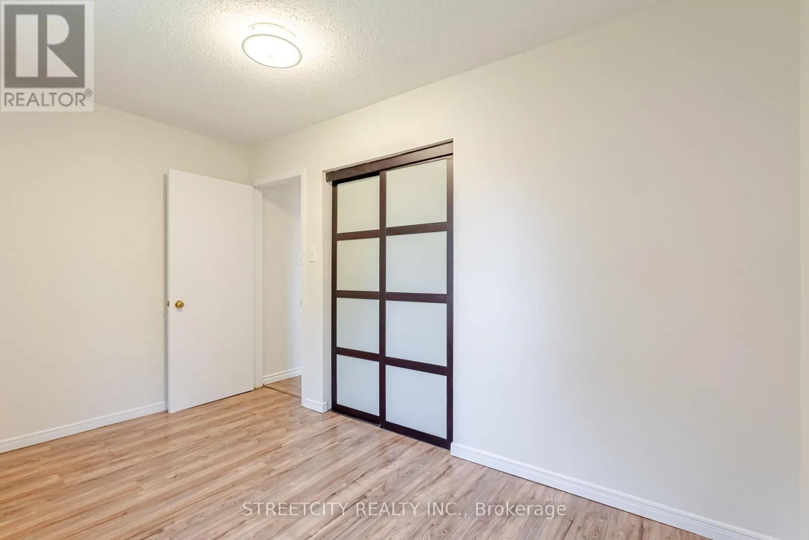 20 FAIRCHILD CRESCENT