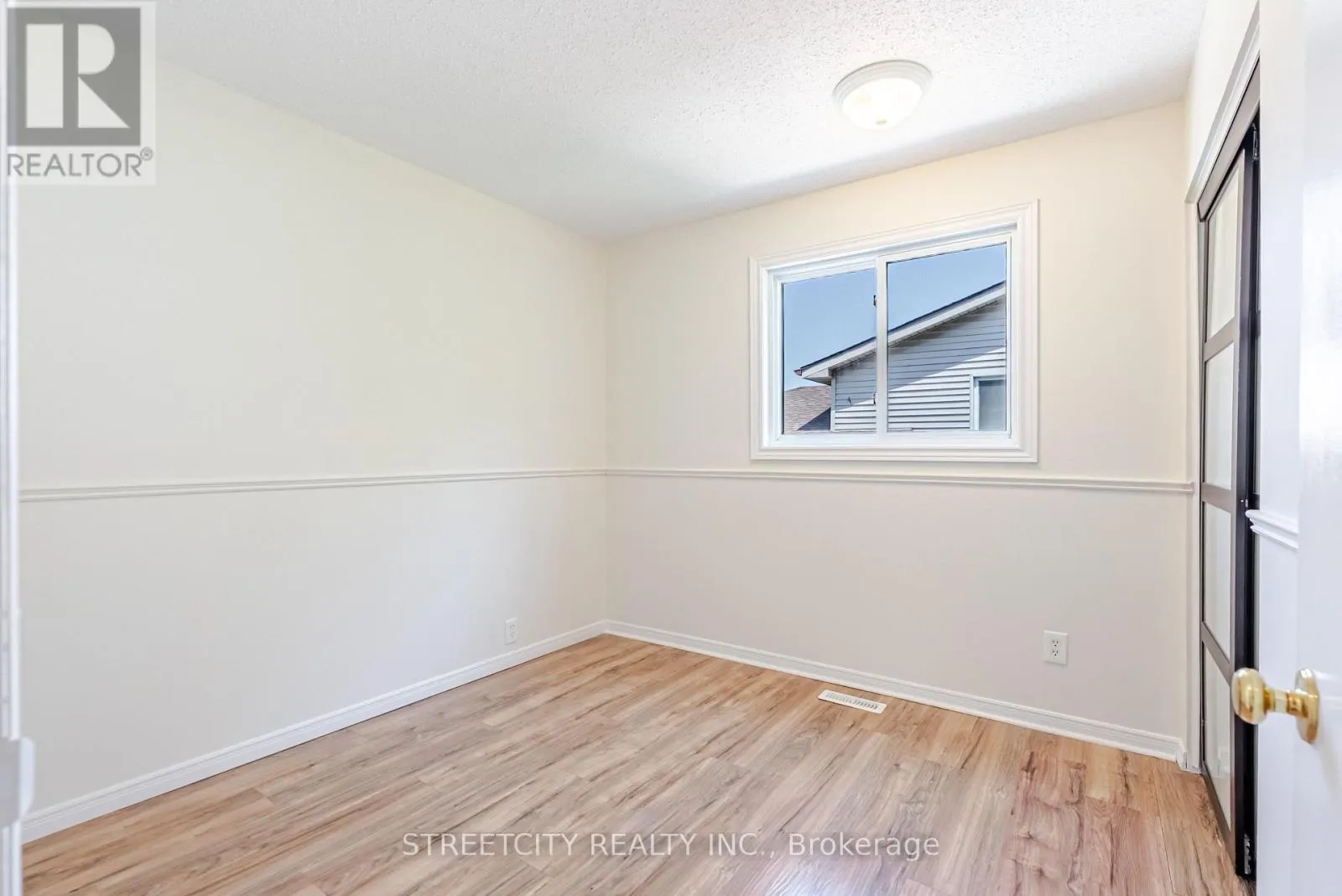 20 FAIRCHILD CRESCENT
