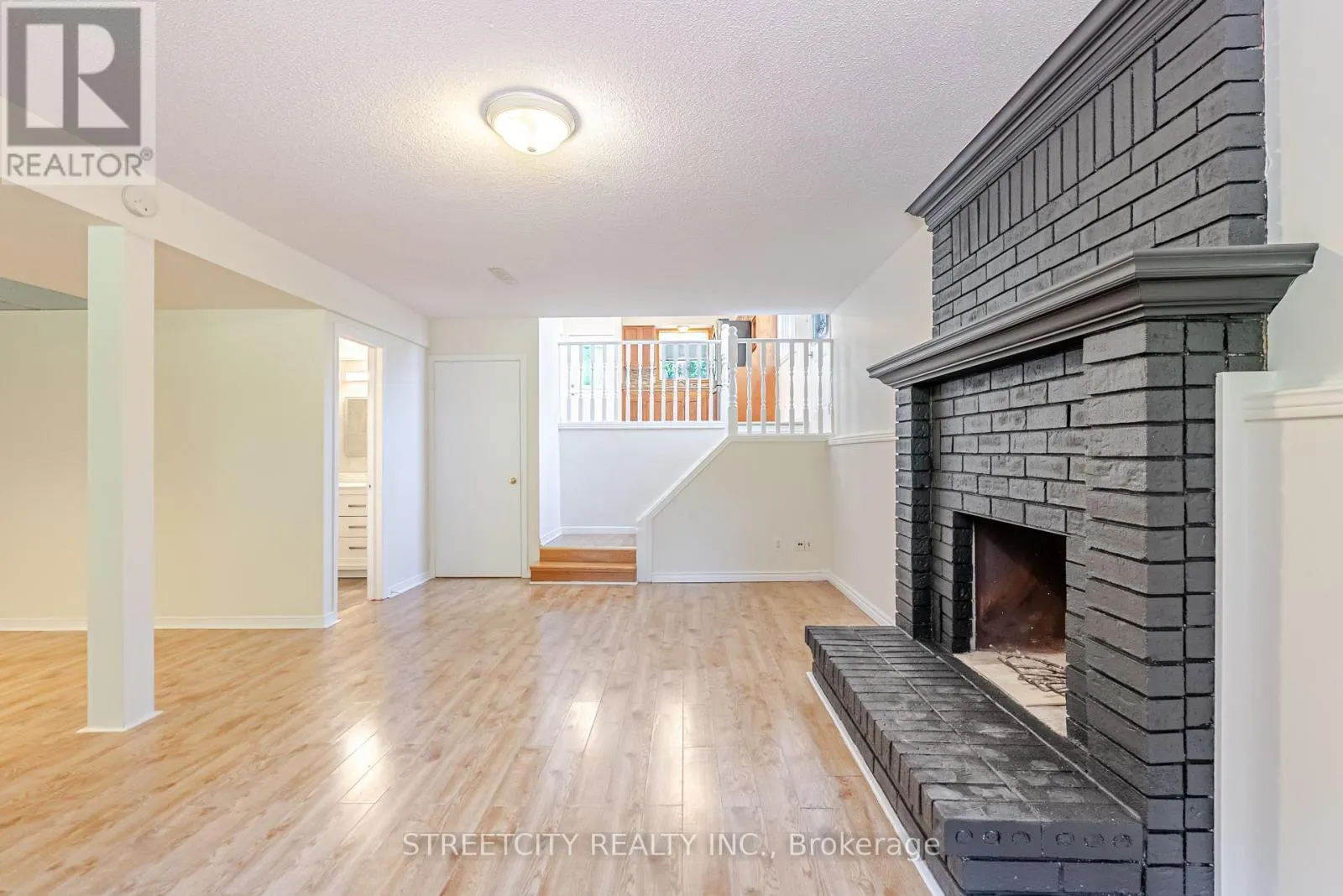 20 FAIRCHILD CRESCENT