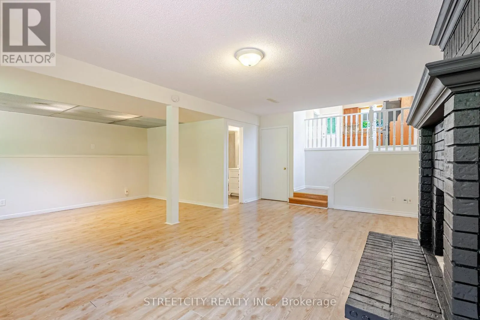 20 FAIRCHILD CRESCENT