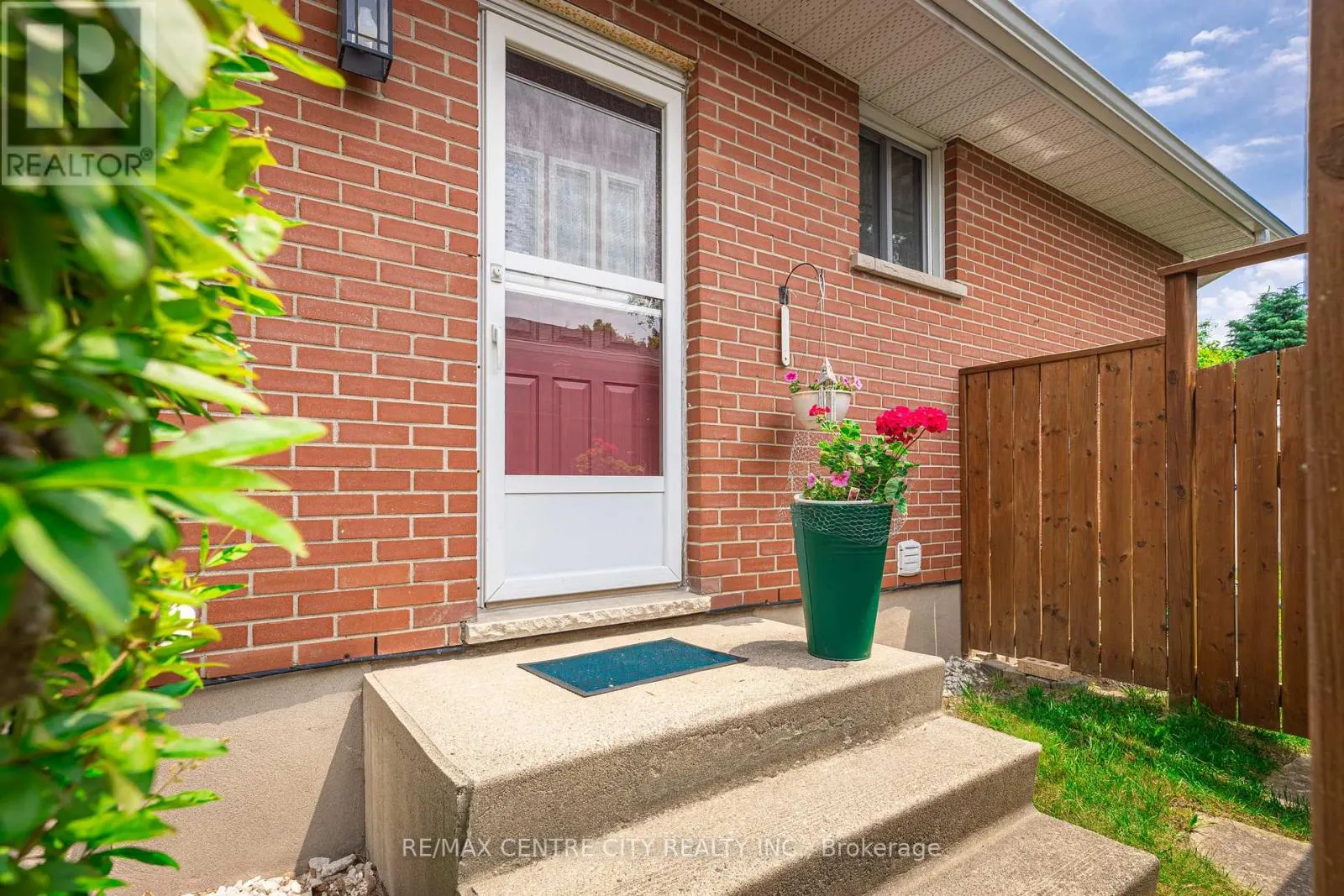482 CASTLEGROVE BOULEVARD