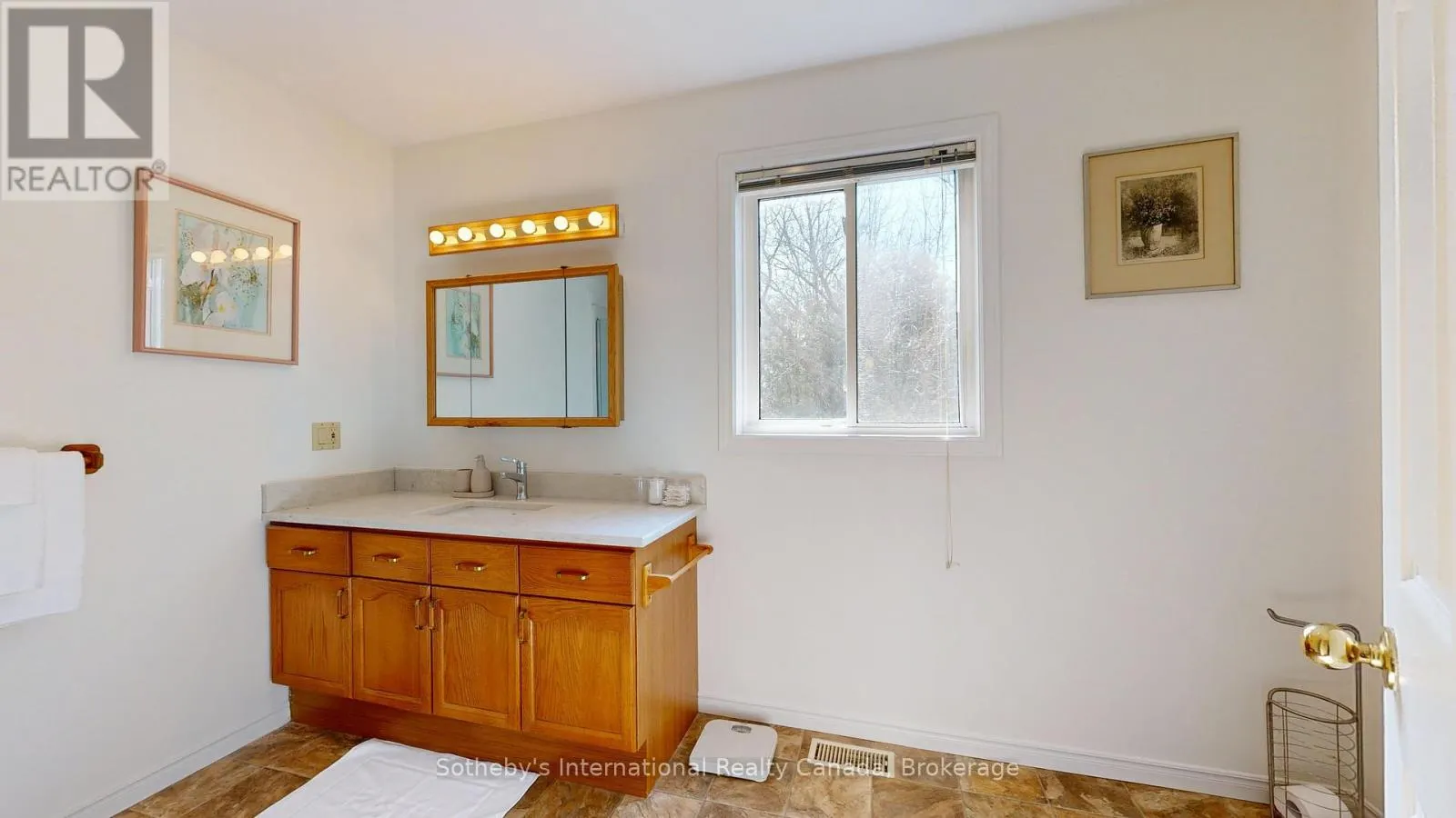 B - 103 BRUCE STREET S, #B