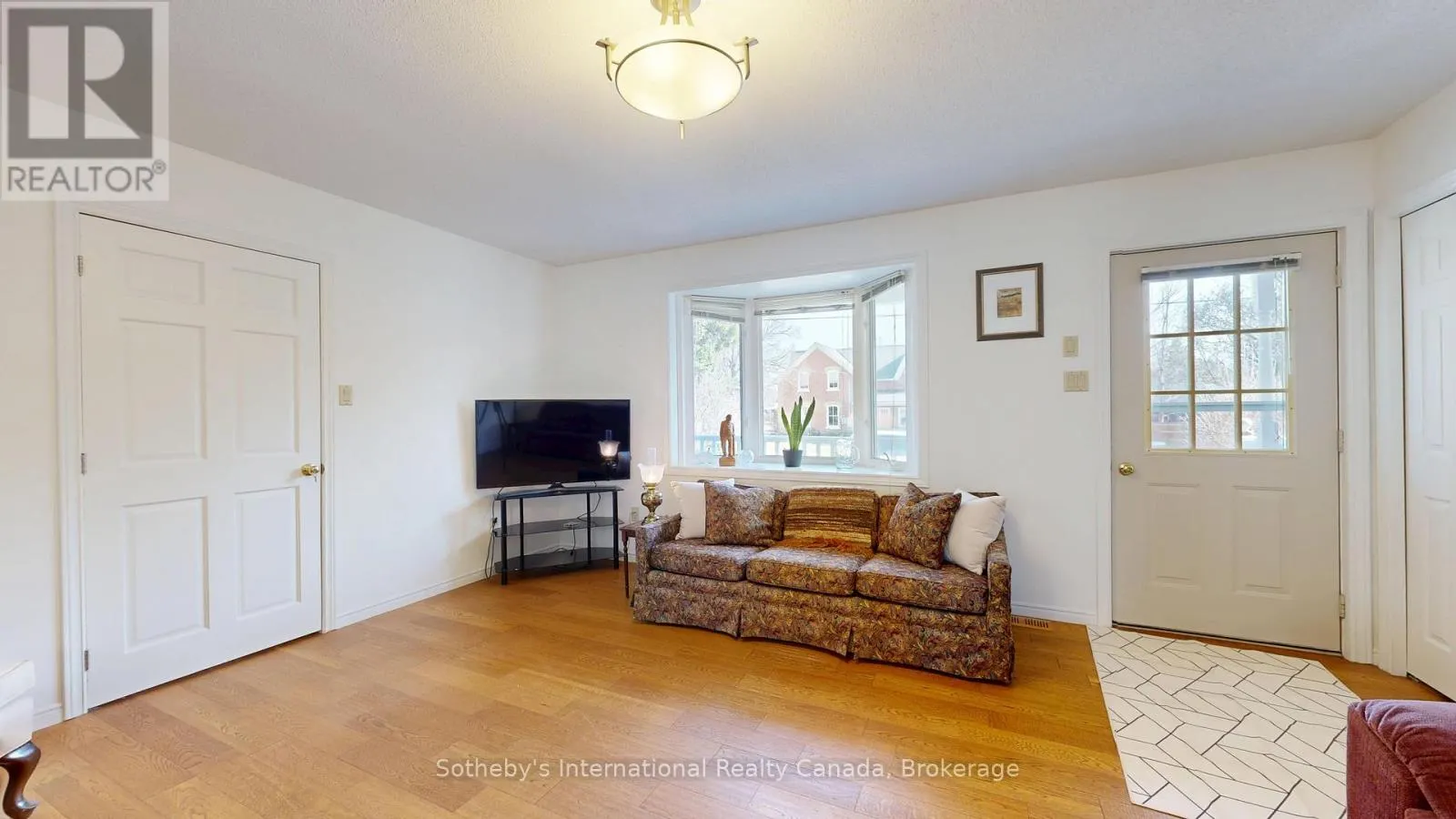 B - 103 BRUCE STREET S, #B