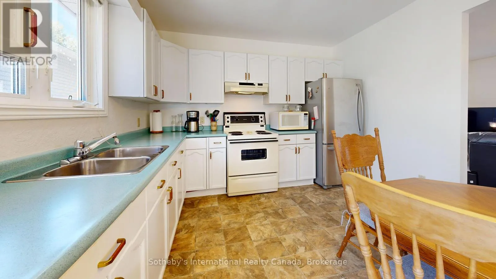 B - 103 BRUCE STREET S, #B