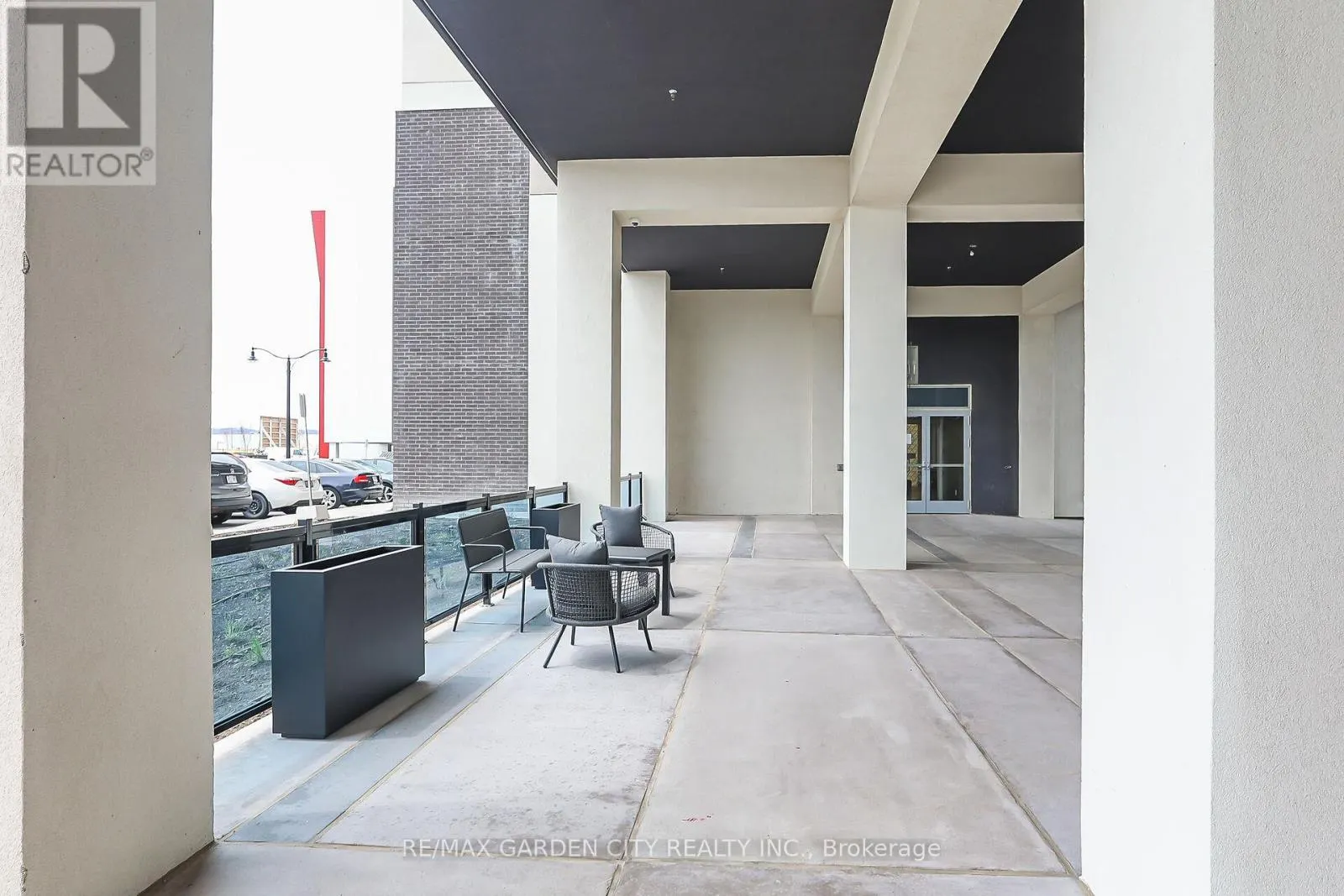 431 - 16 CONCORD PLACE