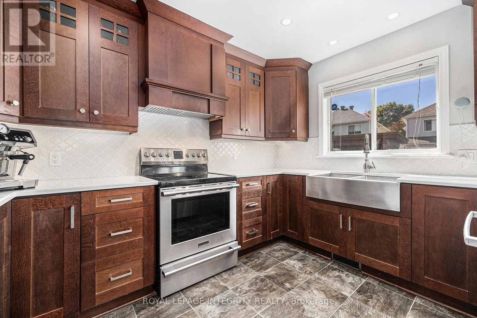 10 MAYBROOK PLACE