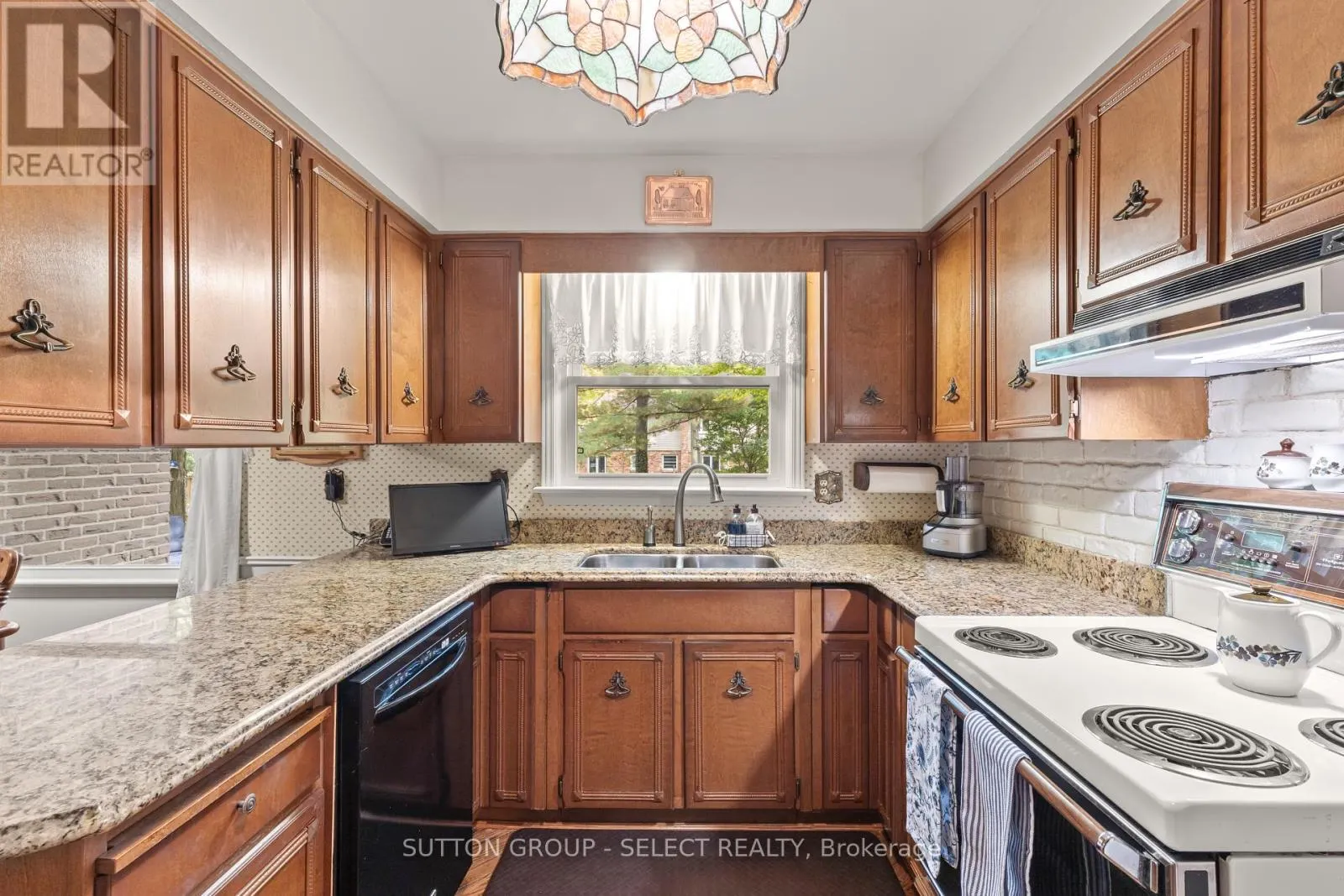 80 LELAND ROAD
