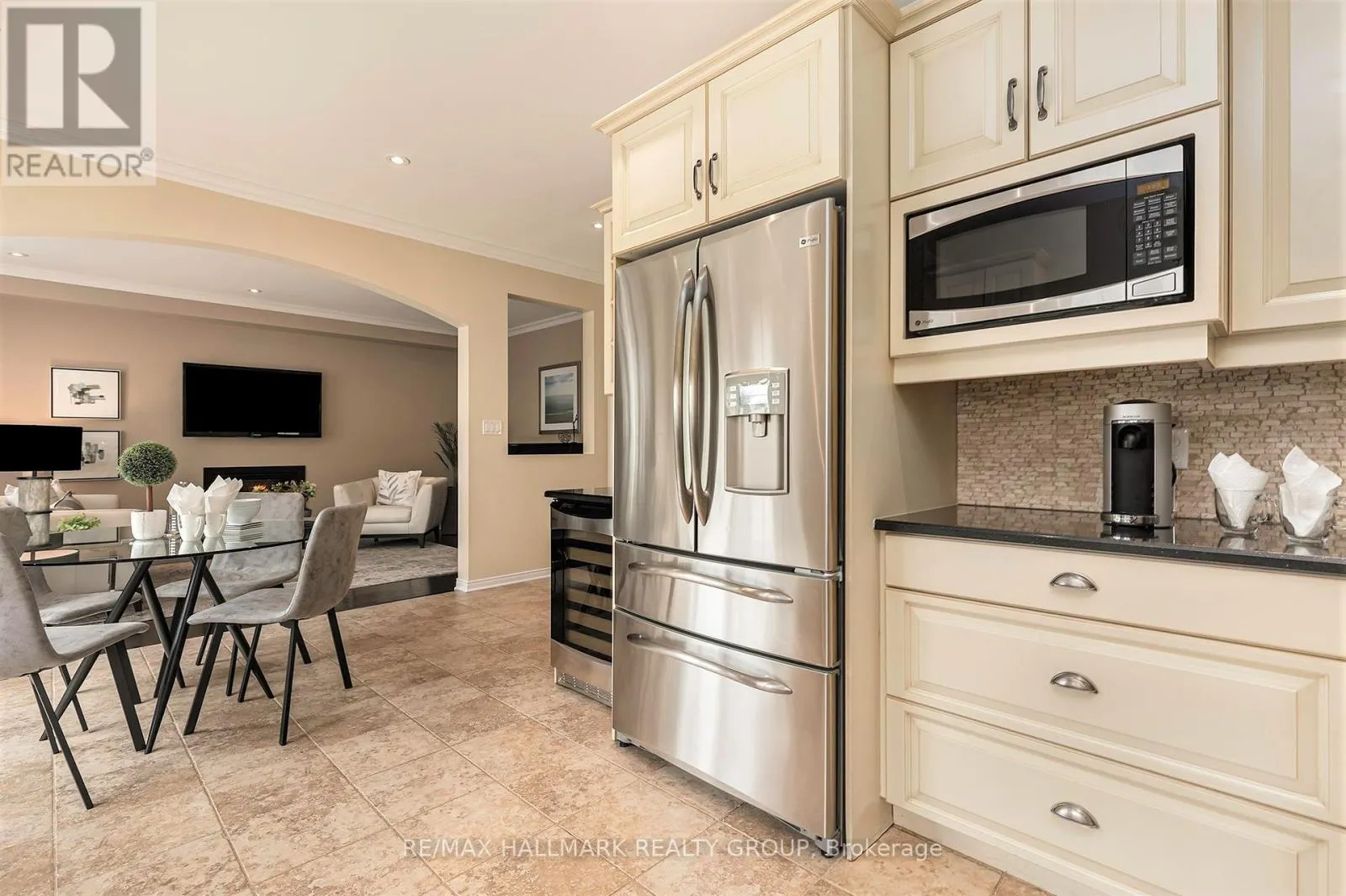 828 DALKENA PLACE