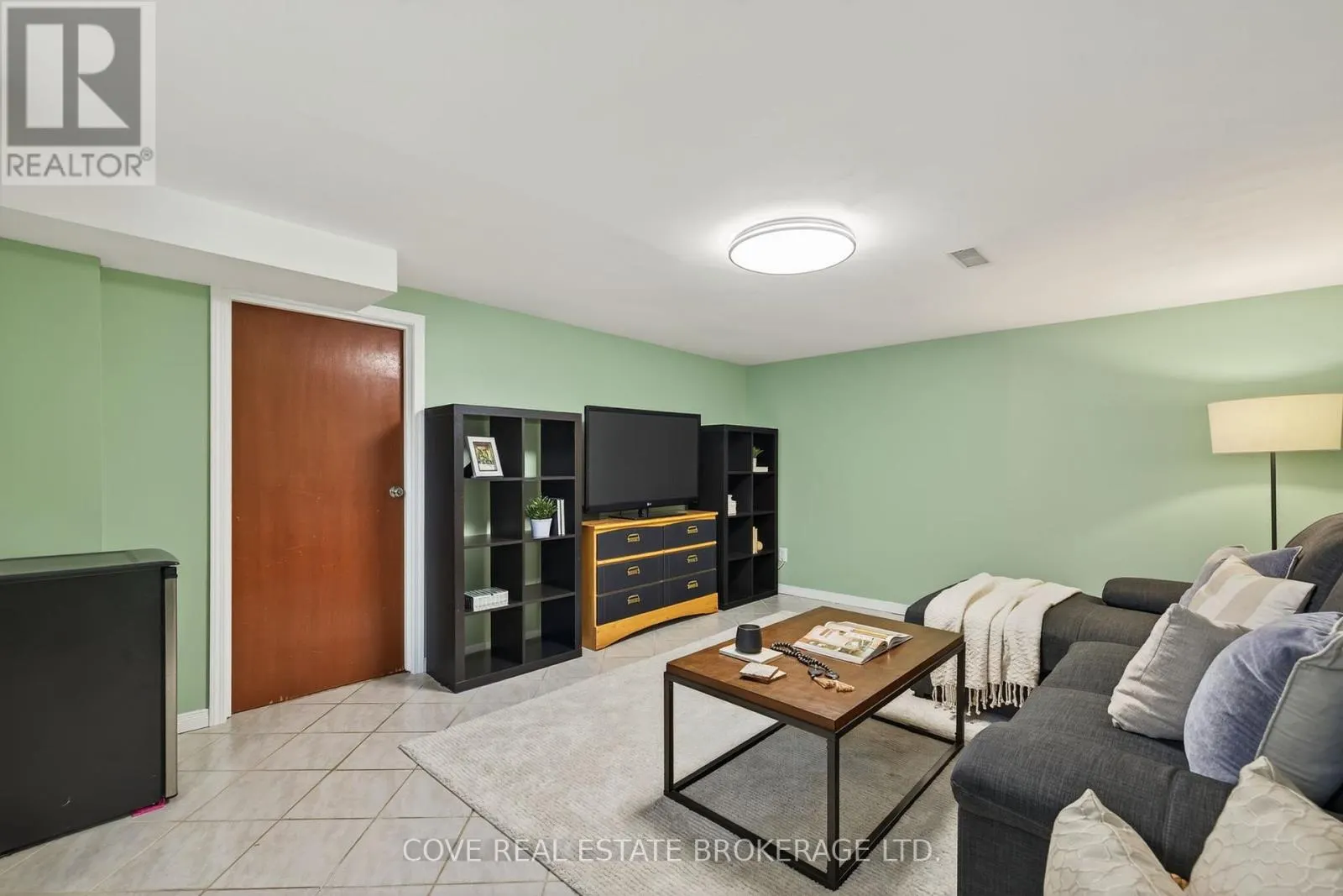 40 HAWKESBURY AVENUE