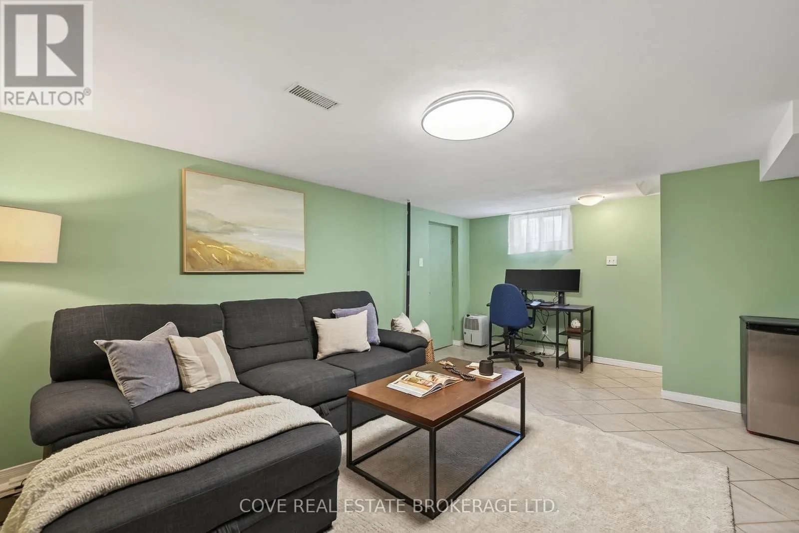 40 HAWKESBURY AVENUE