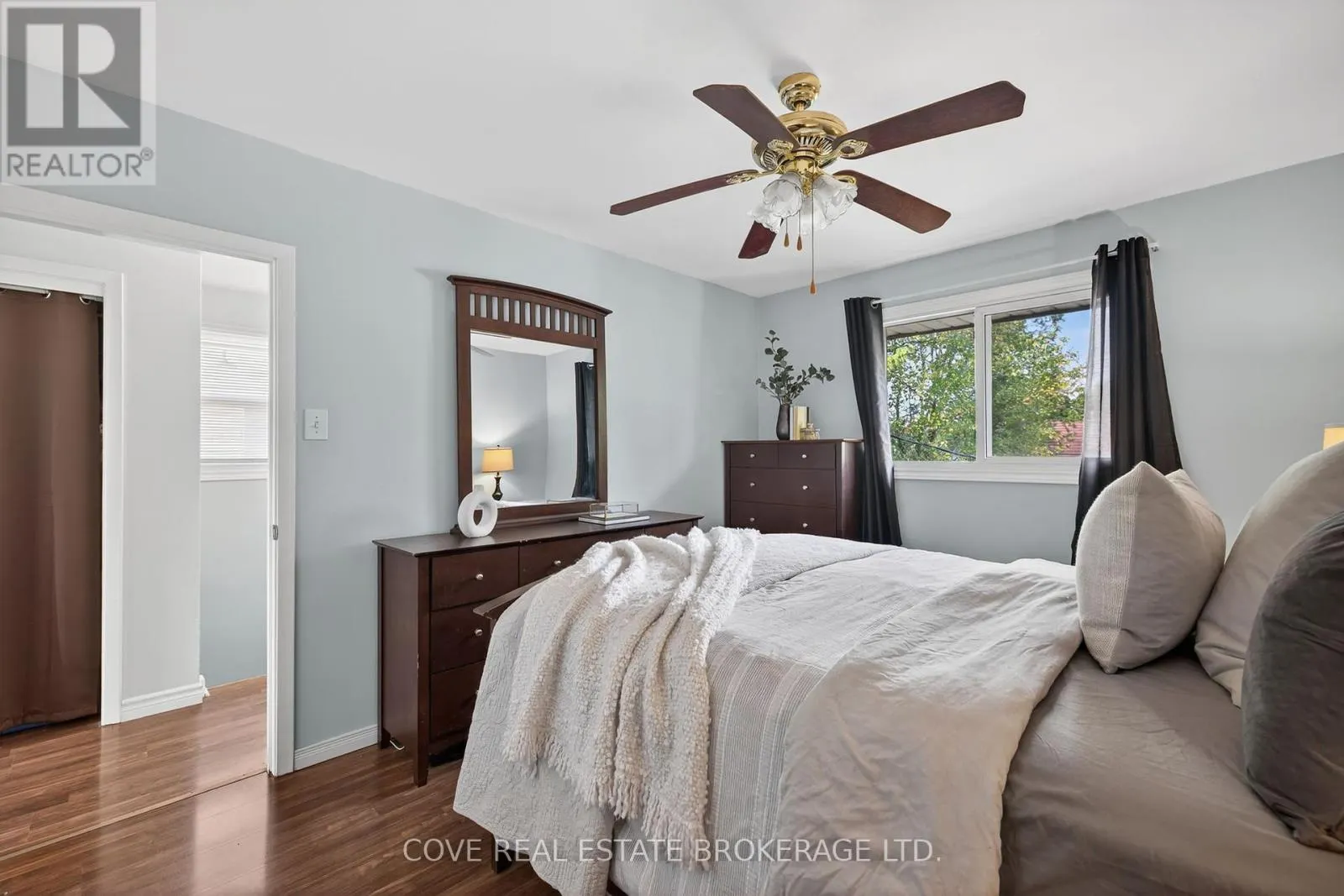 40 HAWKESBURY AVENUE