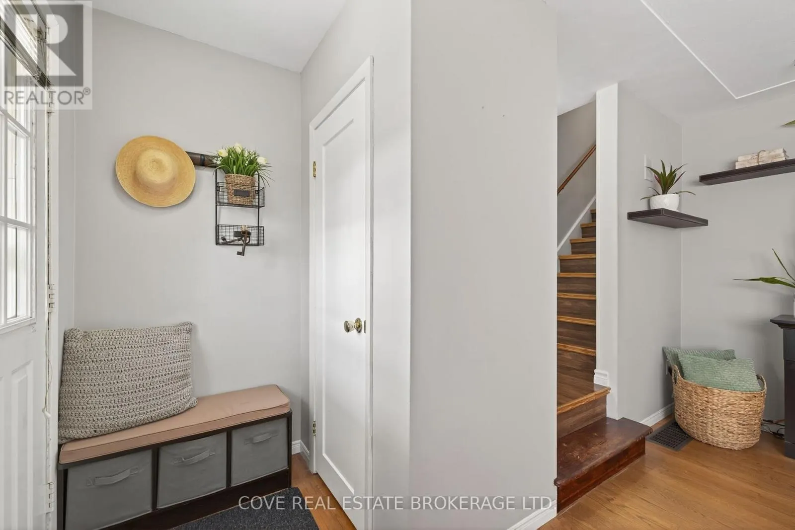 40 HAWKESBURY AVENUE