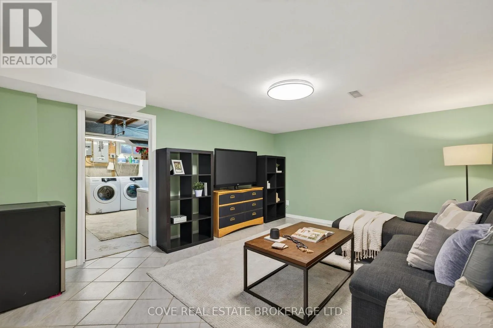 40 HAWKESBURY AVENUE