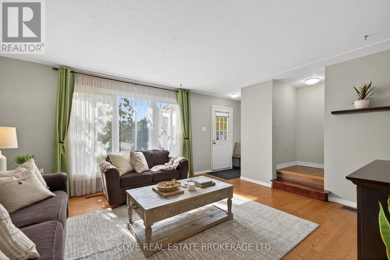 40 HAWKESBURY AVENUE