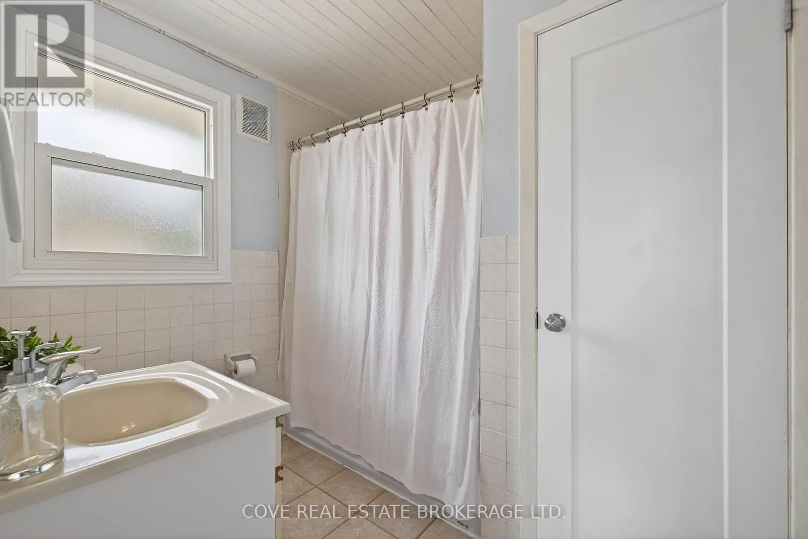 40 HAWKESBURY AVENUE