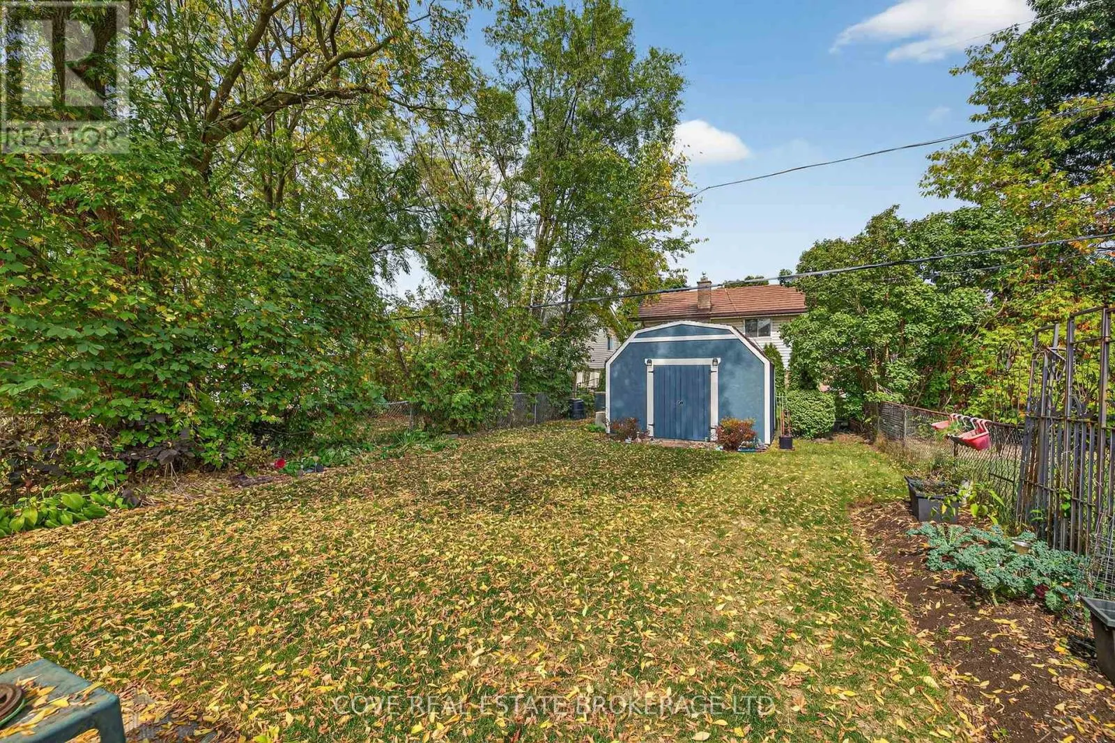 40 HAWKESBURY AVENUE