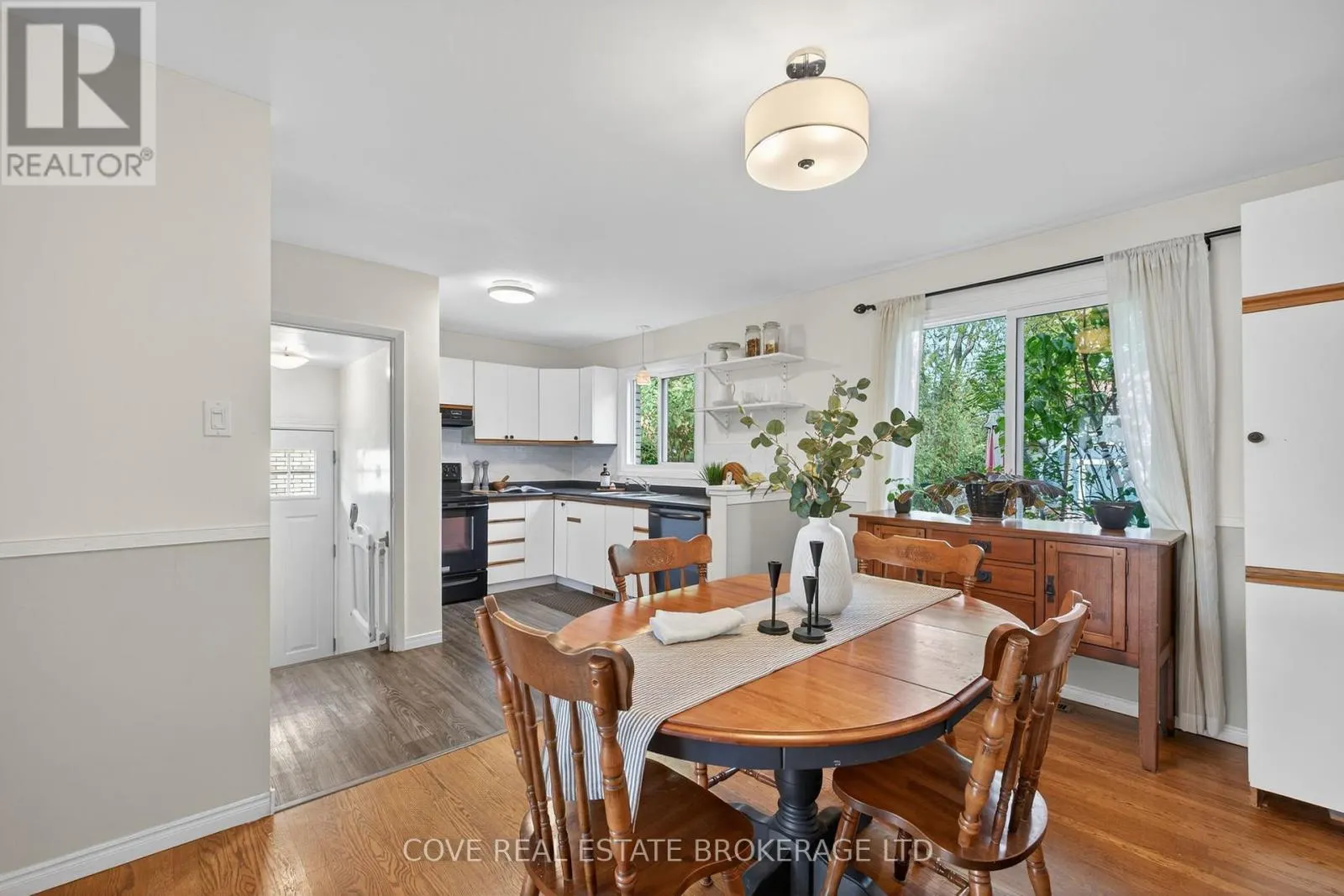 40 HAWKESBURY AVENUE