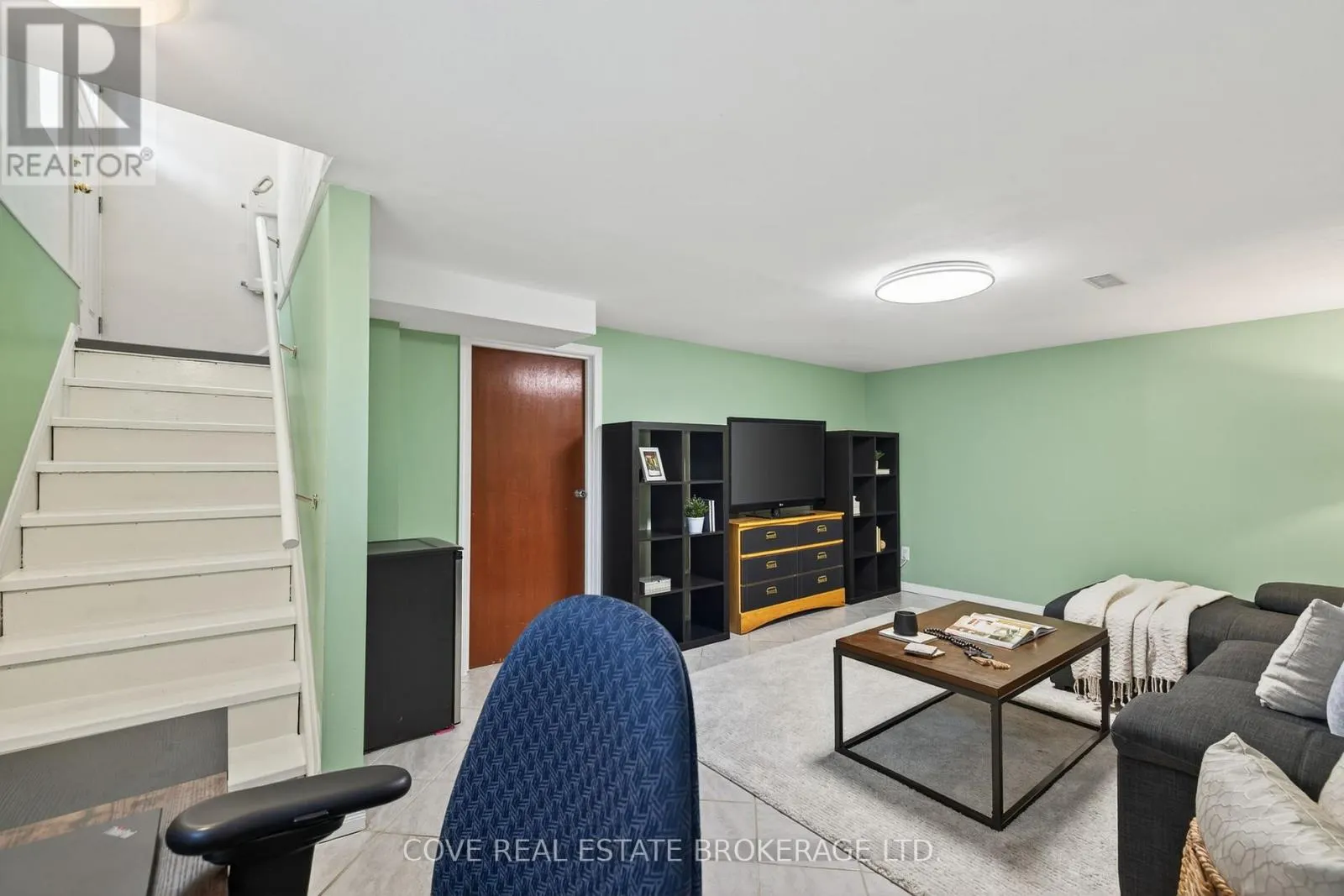 40 HAWKESBURY AVENUE
