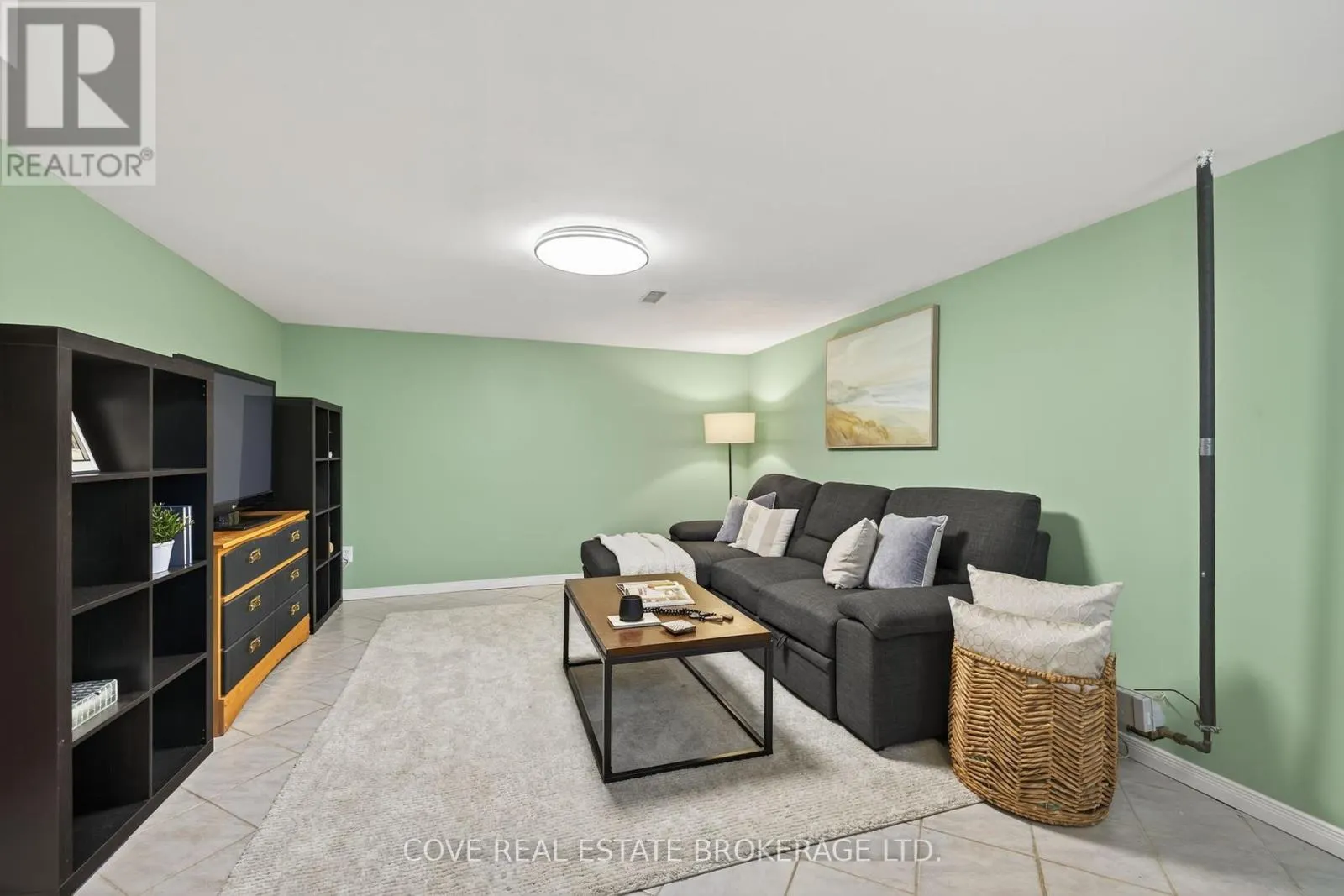 40 HAWKESBURY AVENUE
